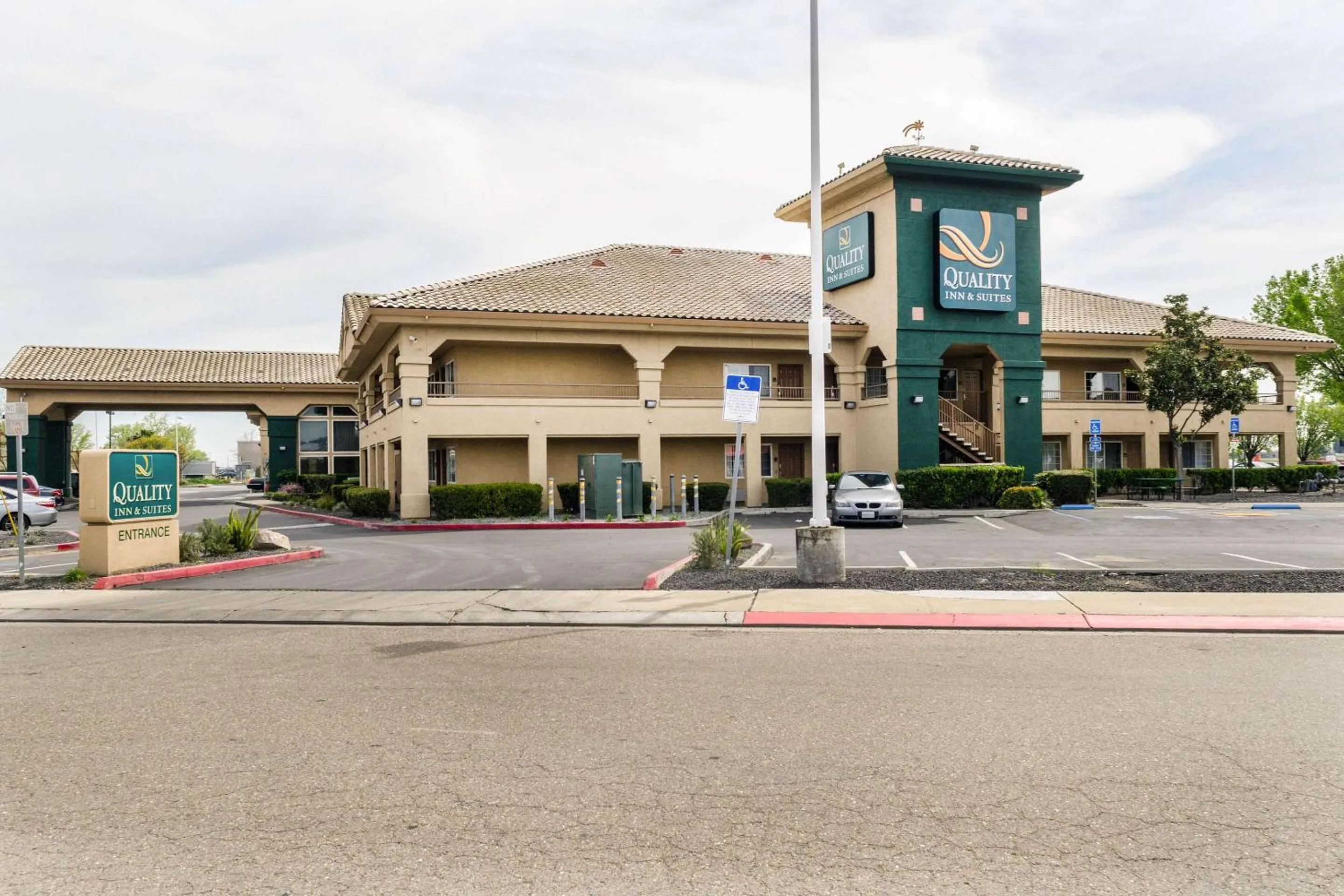 Property building in Quality Inn & Suites Lathrop