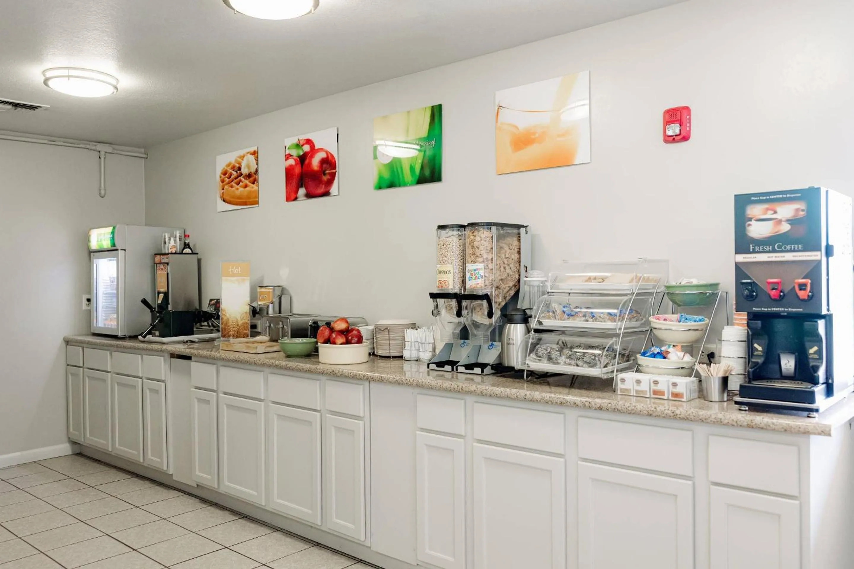 Breakfast in Quality Inn & Suites Lathrop