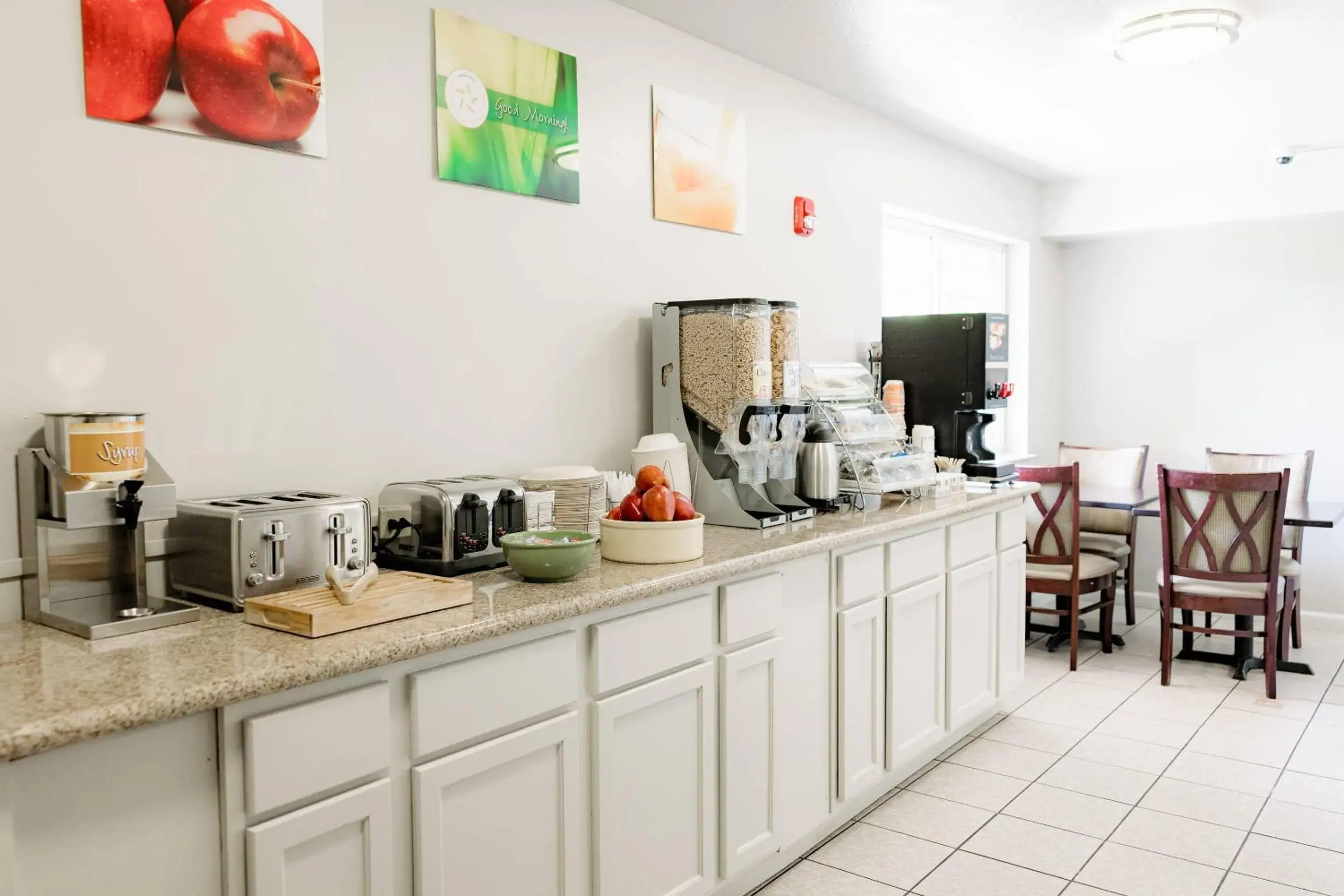 Breakfast in Quality Inn & Suites Lathrop Breakfast in Quality Inn & Suites Lathrop