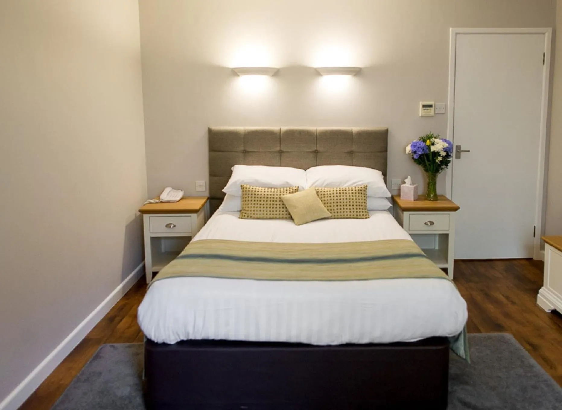 Bedroom, Bed in The White Horse Inn