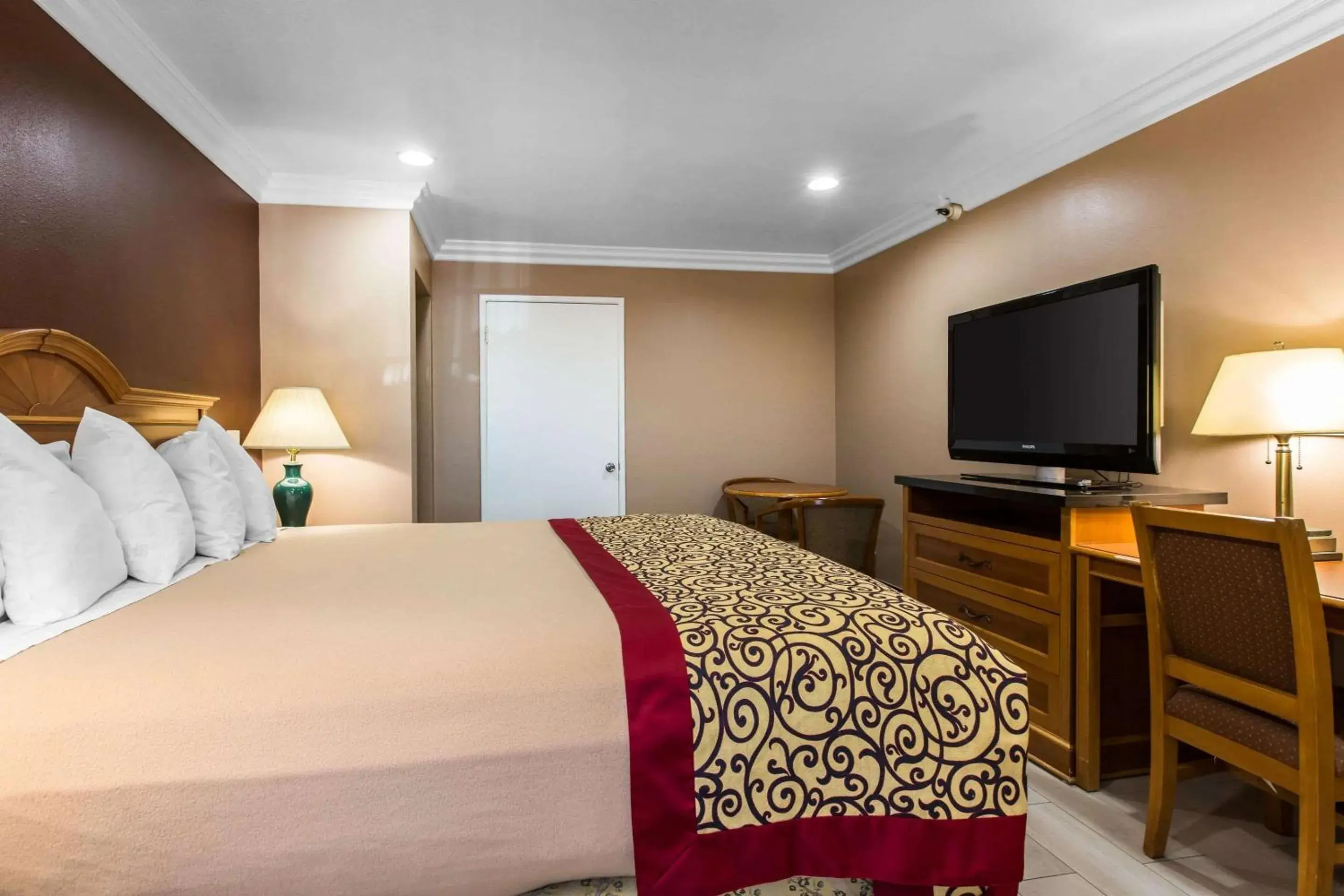 Photo of the whole room, Bed in Rodeway Inn Cypress - Buena Park Photo of the whole room, Bed in Rodeway Inn Cypress - Buena Park