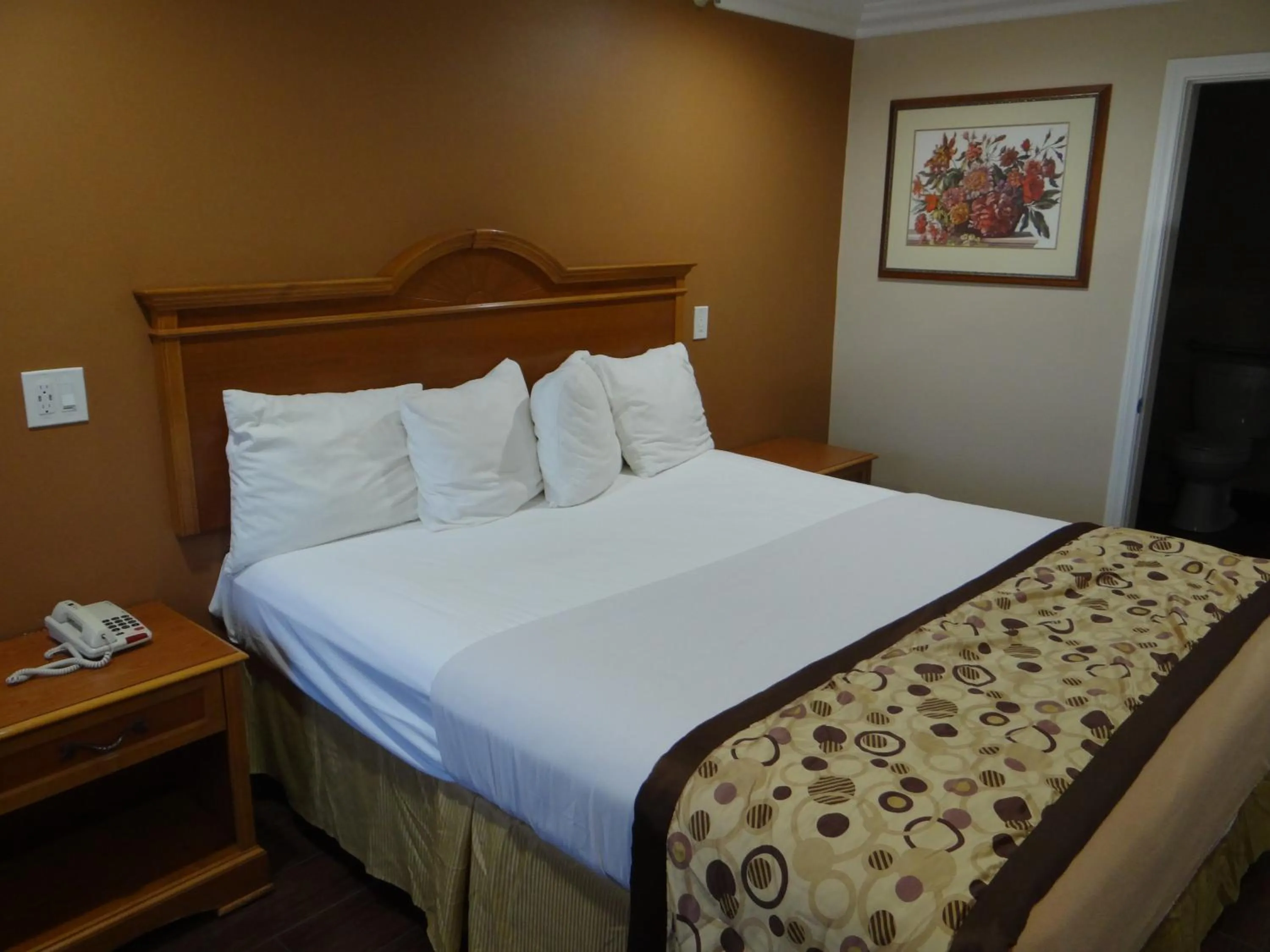 Bed in Rodeway Inn Cypress - Buena Park