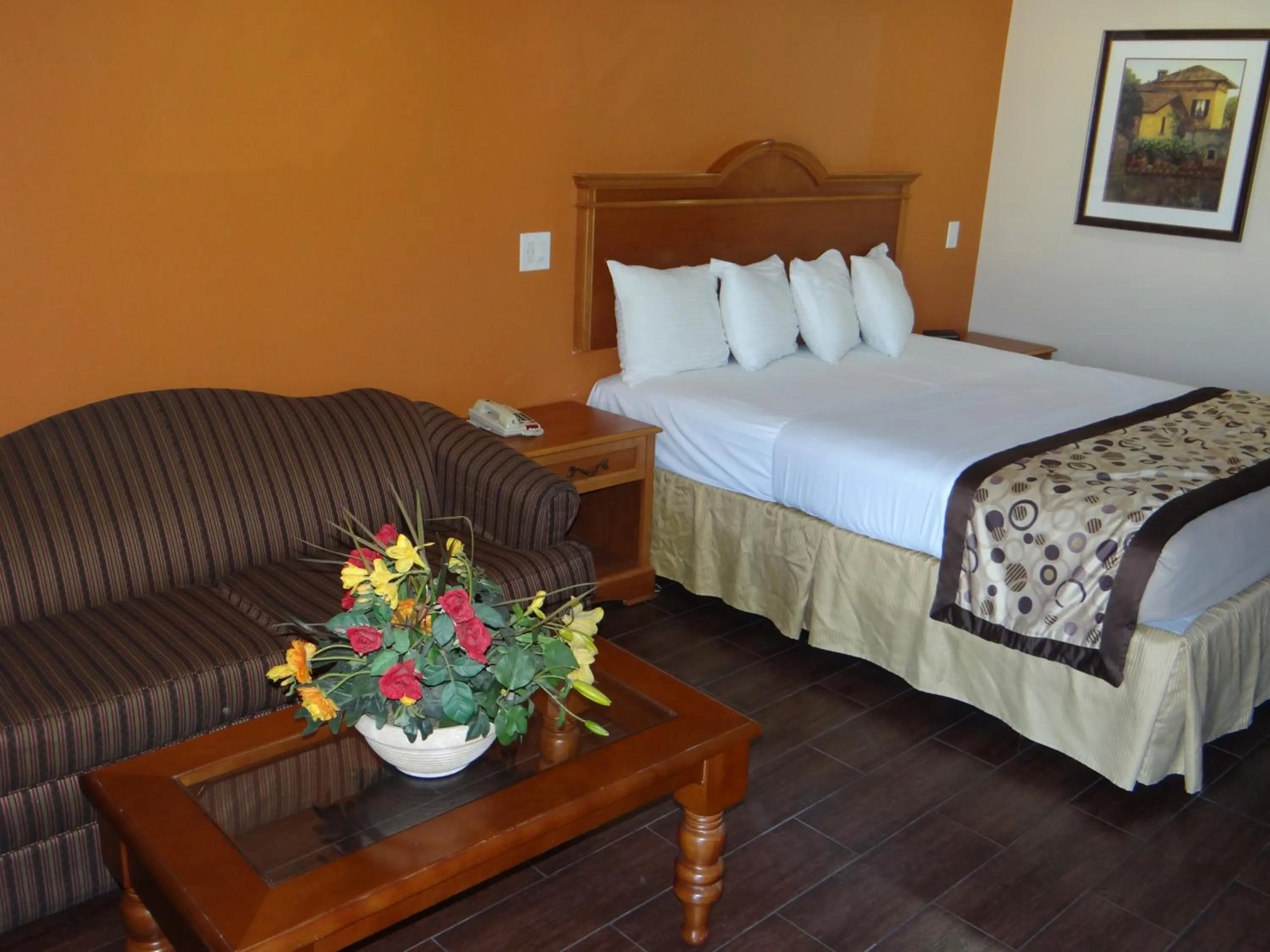 Bed in Rodeway Inn Cypress - Buena Park