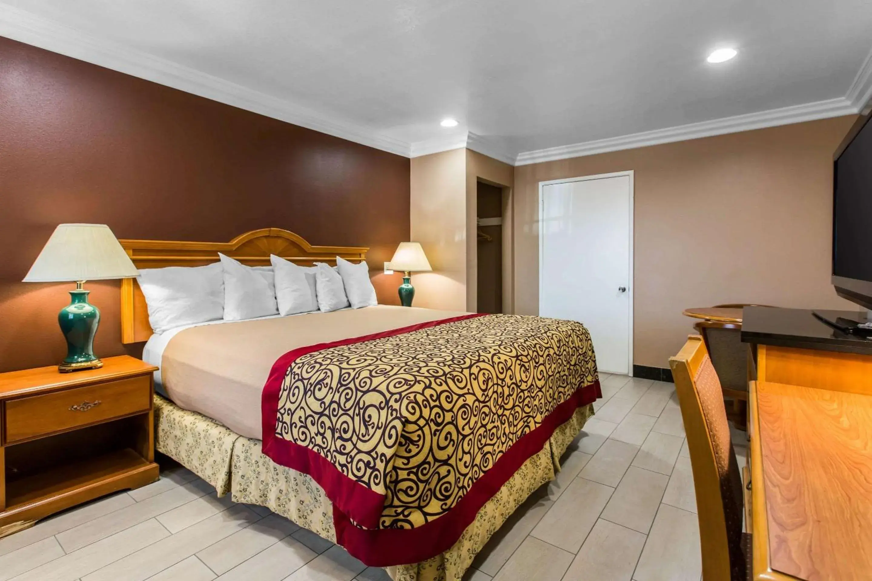 Photo of the whole room, Bed in Rodeway Inn Cypress - Buena Park Photo of the whole room, Bed in Rodeway Inn Cypress - Buena Park