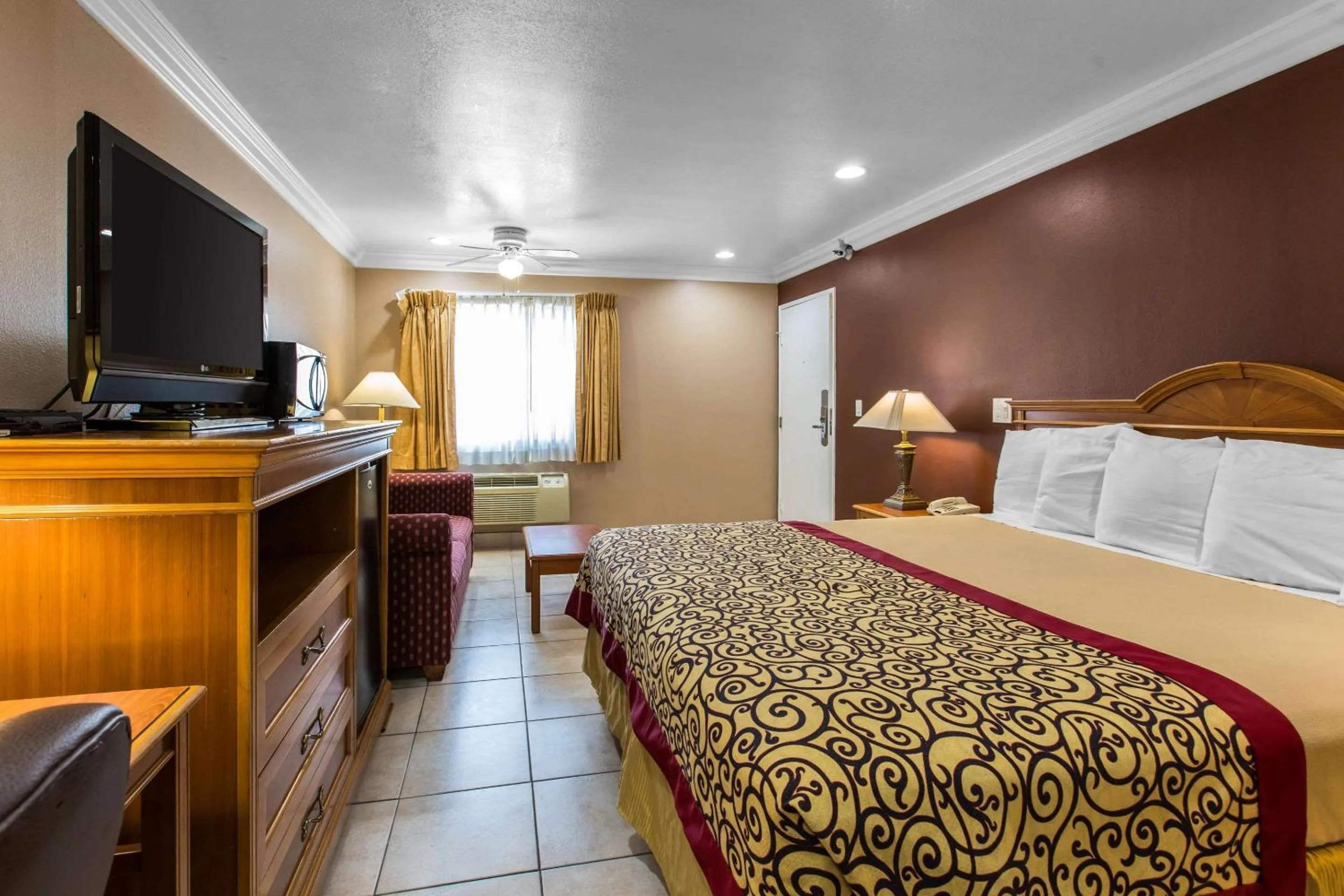 Photo of the whole room, Bed in Rodeway Inn Cypress - Buena Park