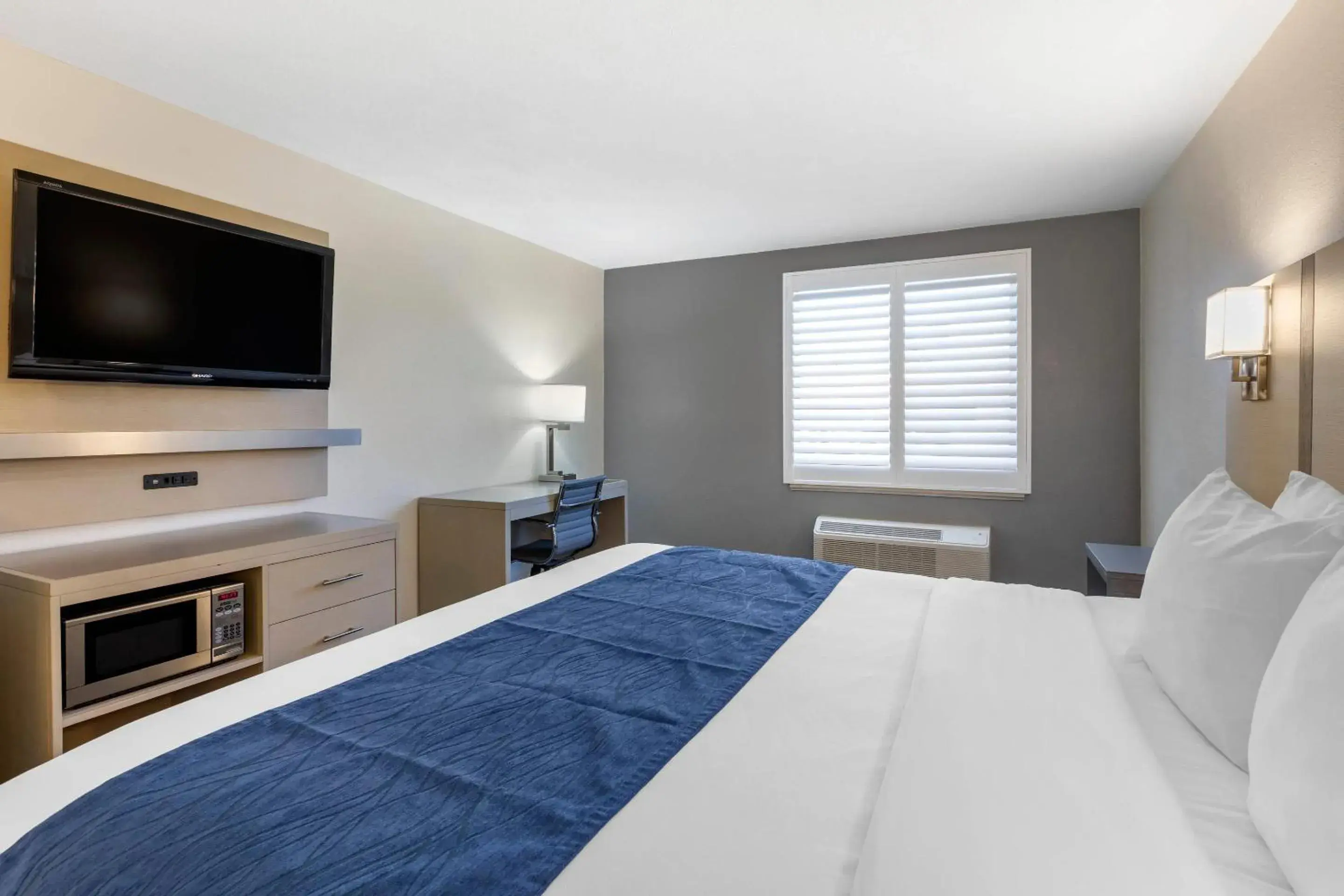 Bedroom, Bed in Comfort Inn San Diego Miramar Bedroom, Bed in Comfort Inn San Diego Miramar