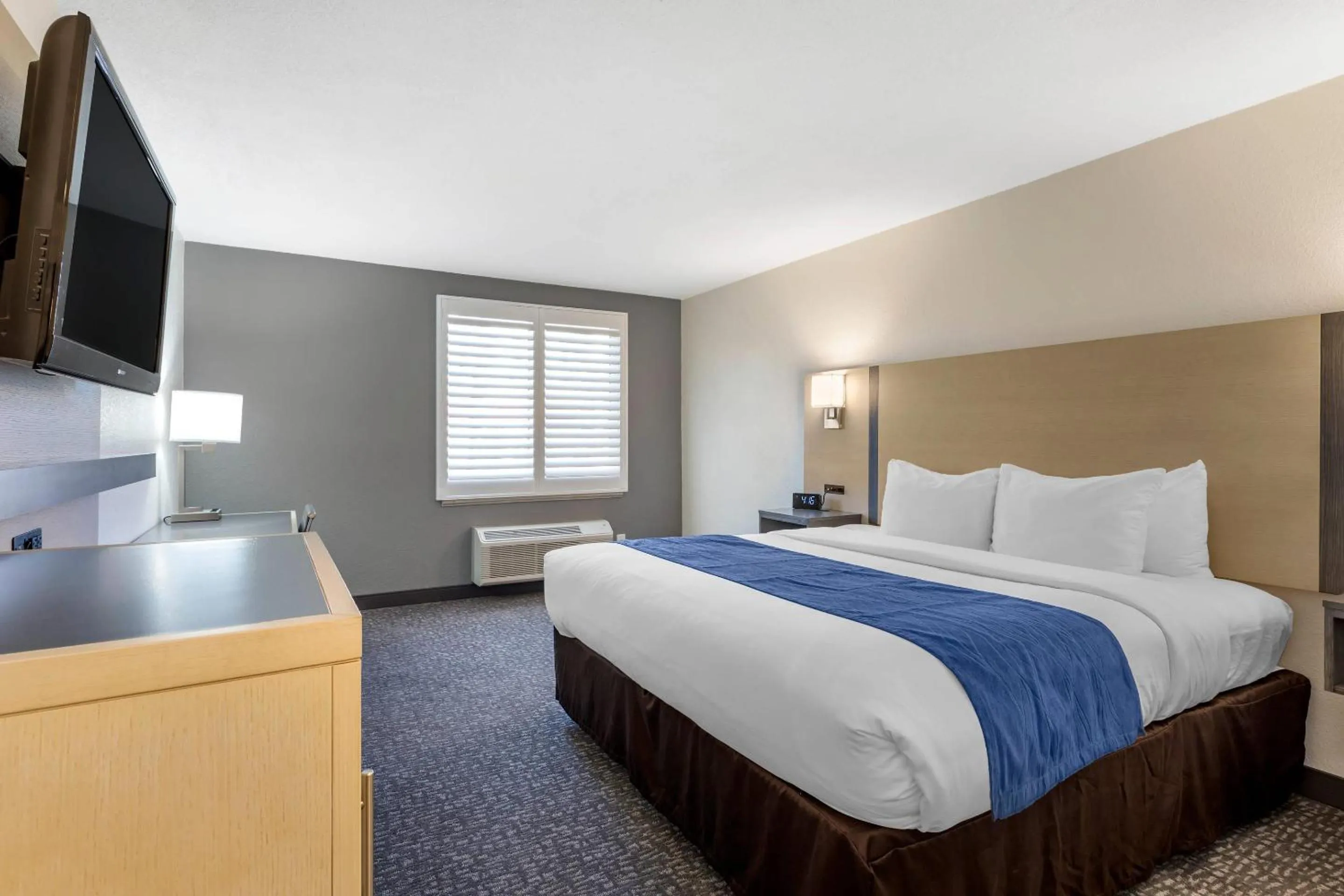 Bedroom, Bed in Comfort Inn San Diego Miramar