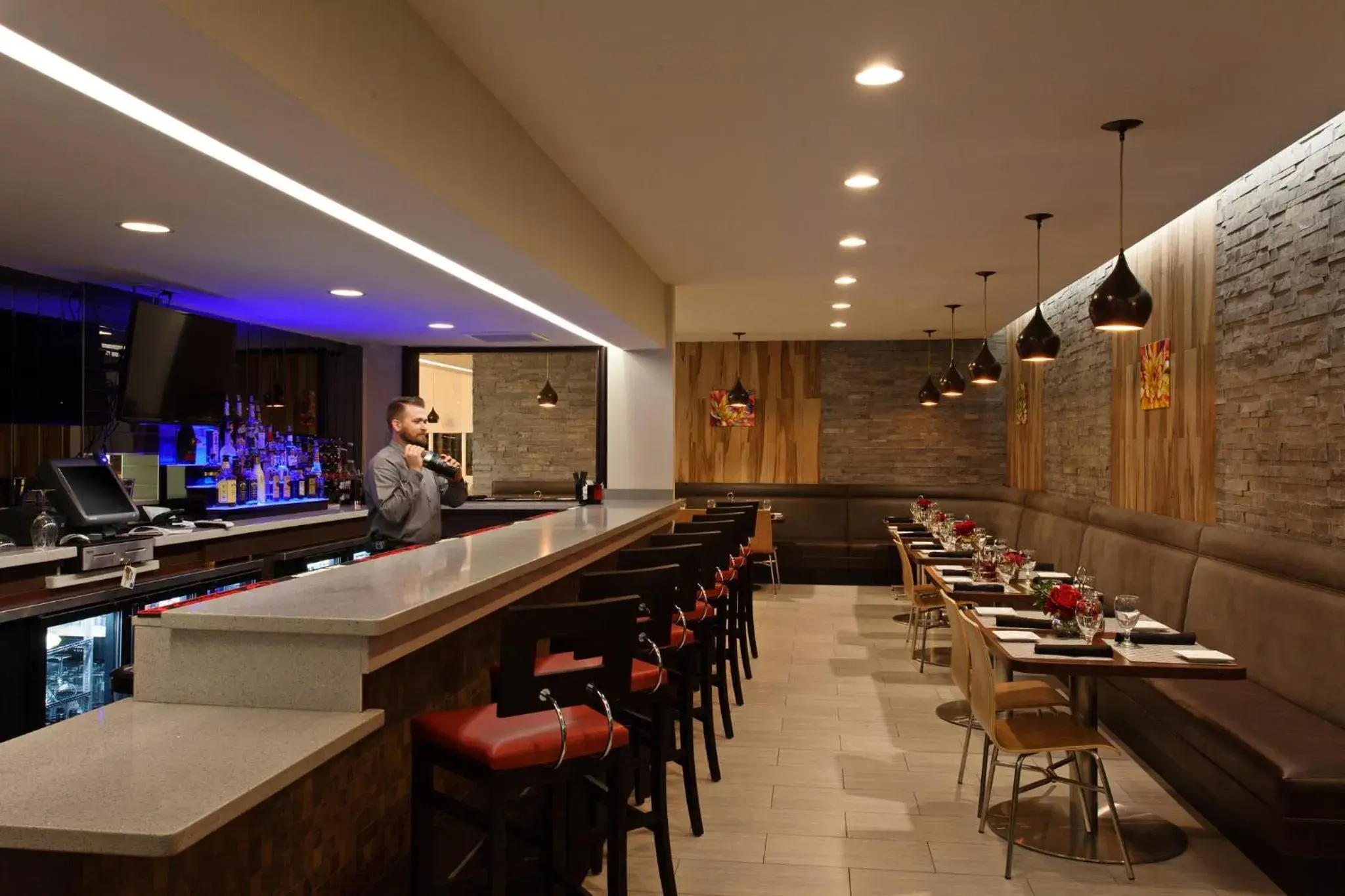 Lounge or bar in Holiday Inn West Covina by IHG Lounge or bar in Holiday Inn West Covina by IHG