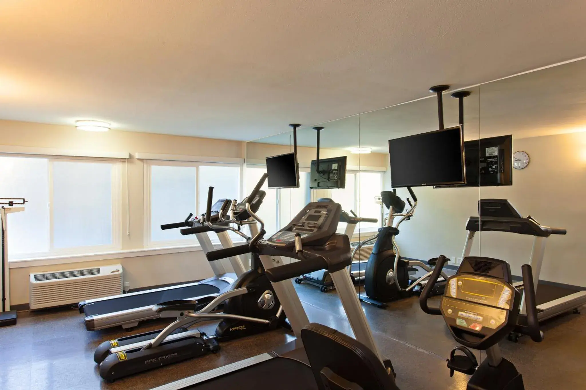Fitness centre/facilities in Holiday Inn West Covina by IHG Fitness centre/facilities in Holiday Inn West Covina by IHG