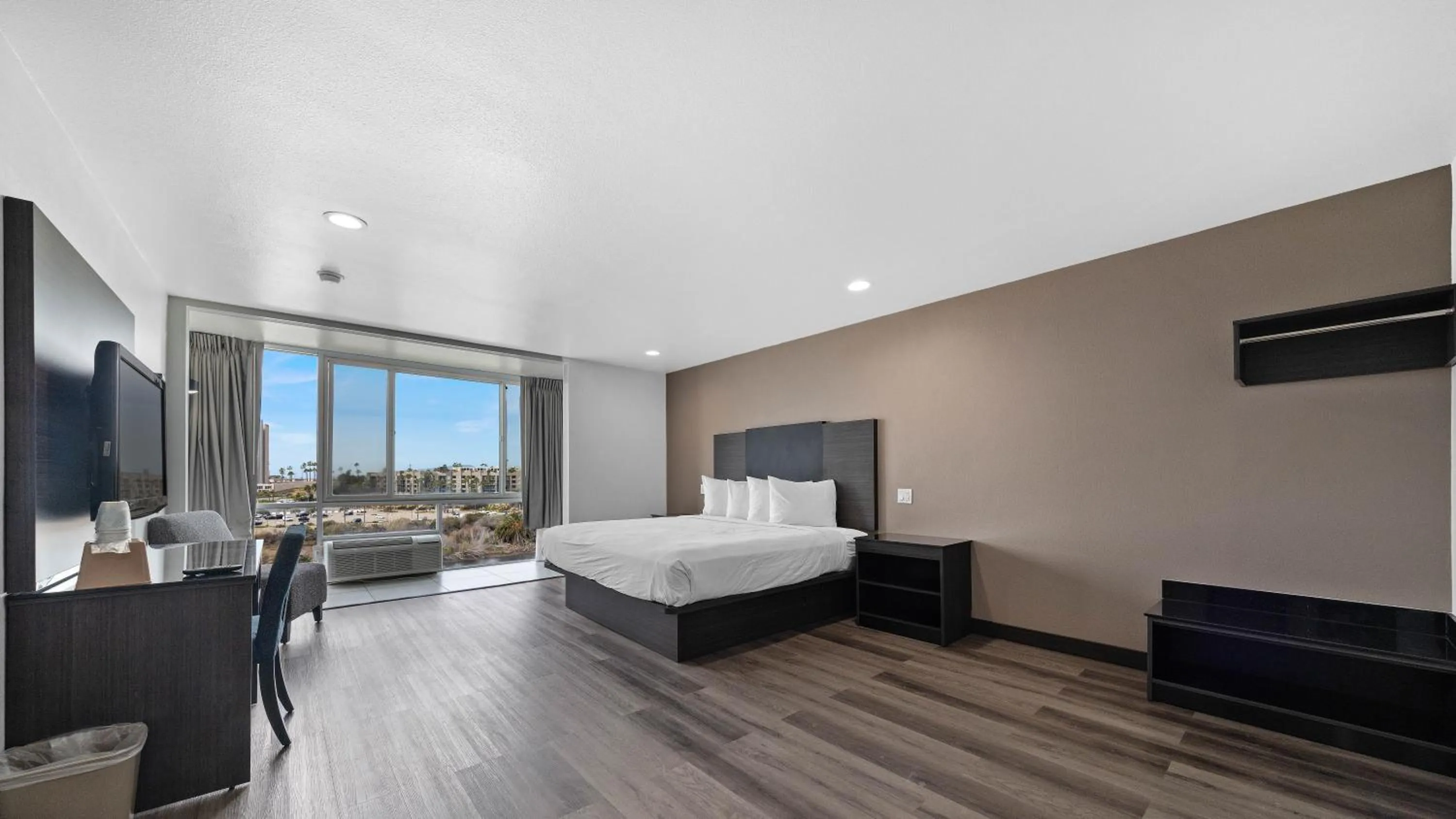 Bed in Oceanside, CA – Marina / Camp Pendleton