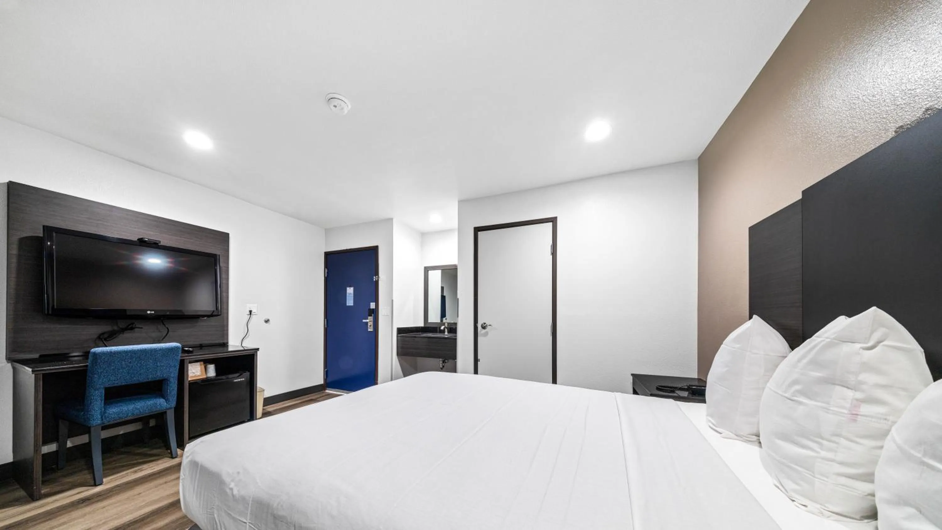 Bed in Oceanside, CA – Marina / Camp Pendleton