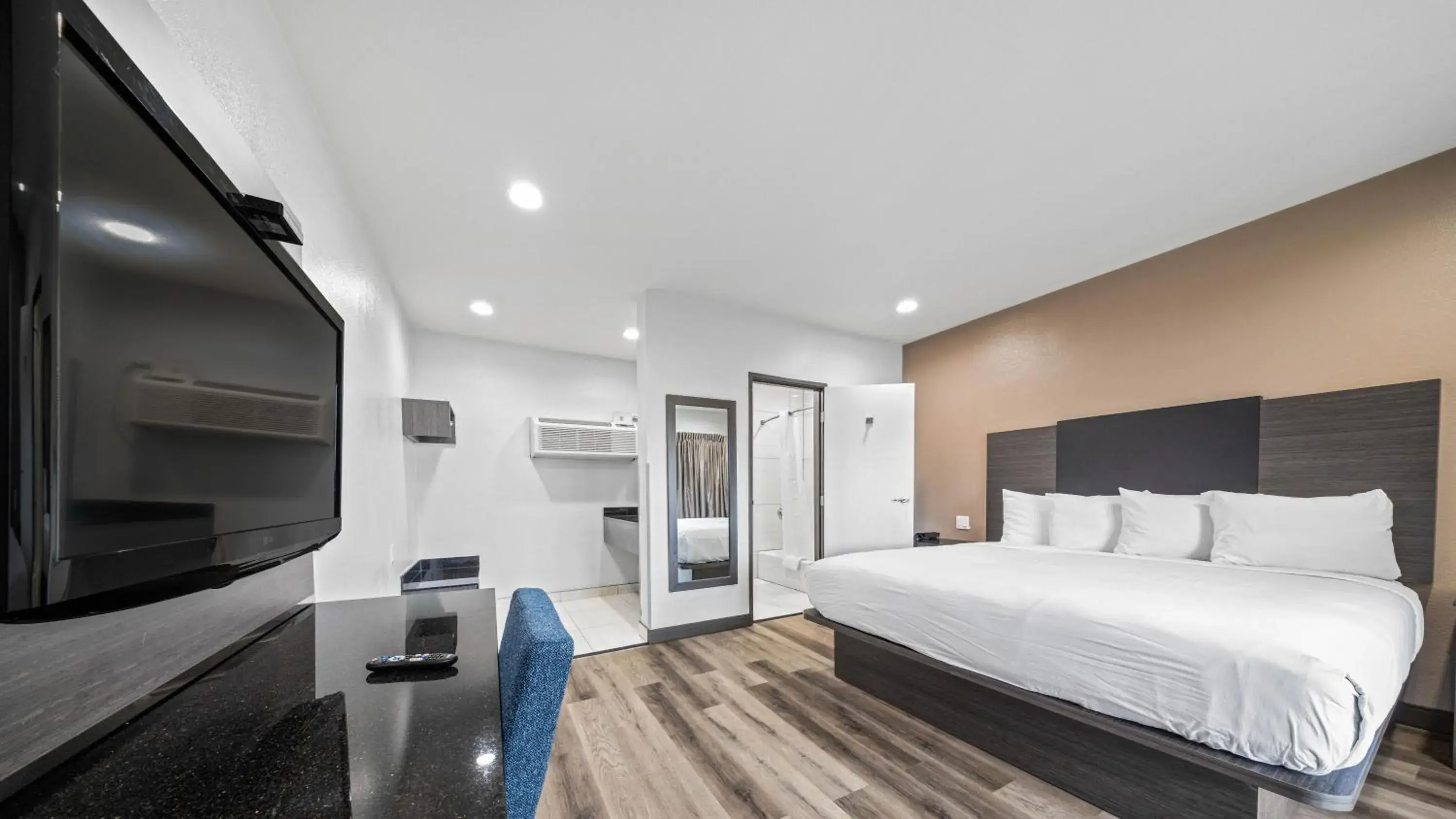 Bed in Oceanside, CA – Marina / Camp Pendleton Bed in Oceanside, CA – Marina / Camp Pendleton