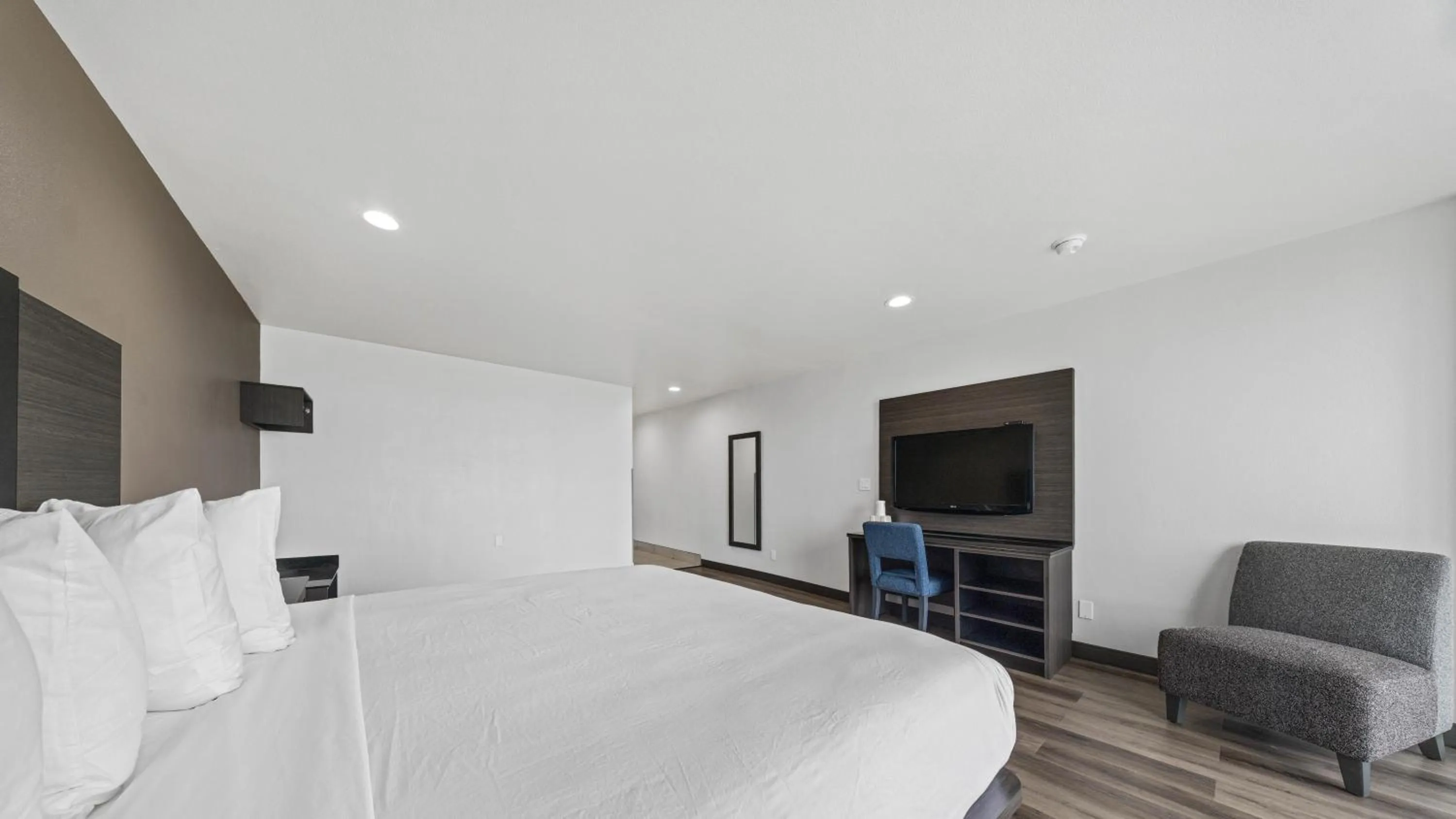 Bed in Oceanside, CA – Marina / Camp Pendleton