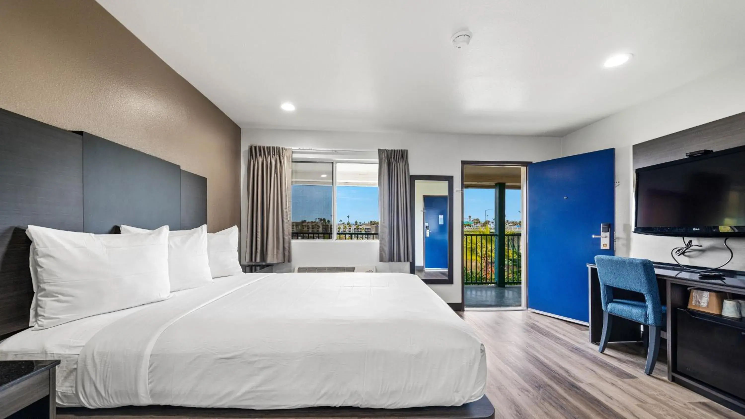 Bed in Oceanside, CA – Marina / Camp Pendleton Bed in Oceanside, CA – Marina / Camp Pendleton