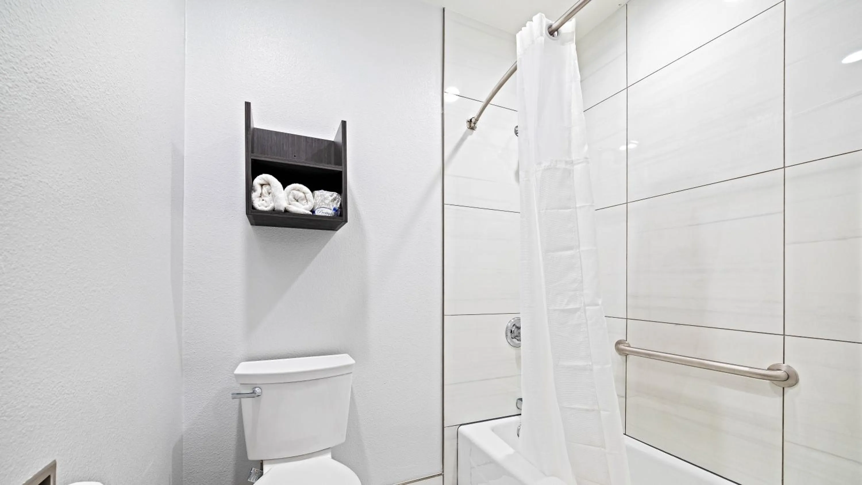 Bathroom in Oceanside, CA – Marina / Camp Pendleton