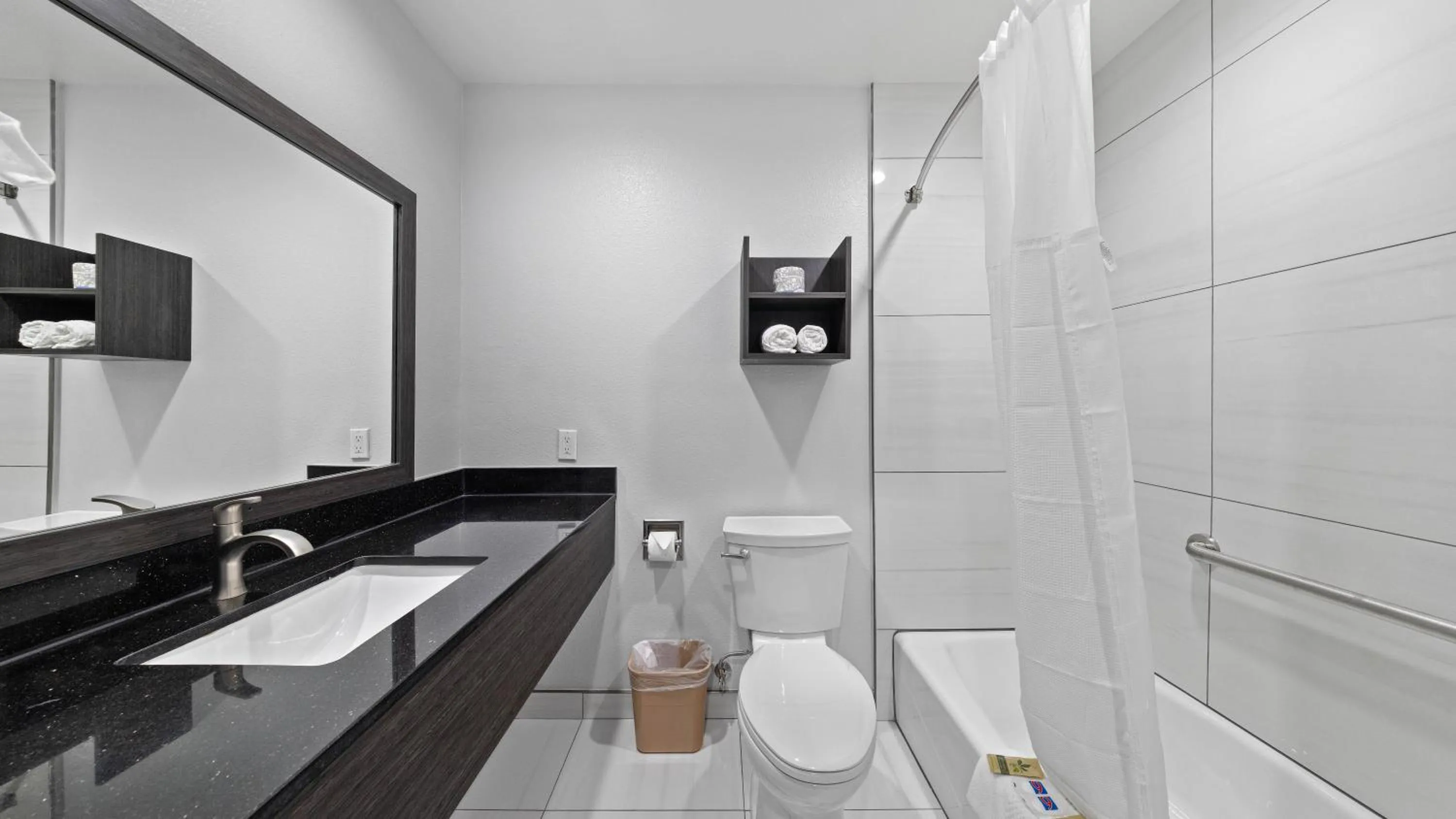 Bathroom in Oceanside, CA – Marina / Camp Pendleton