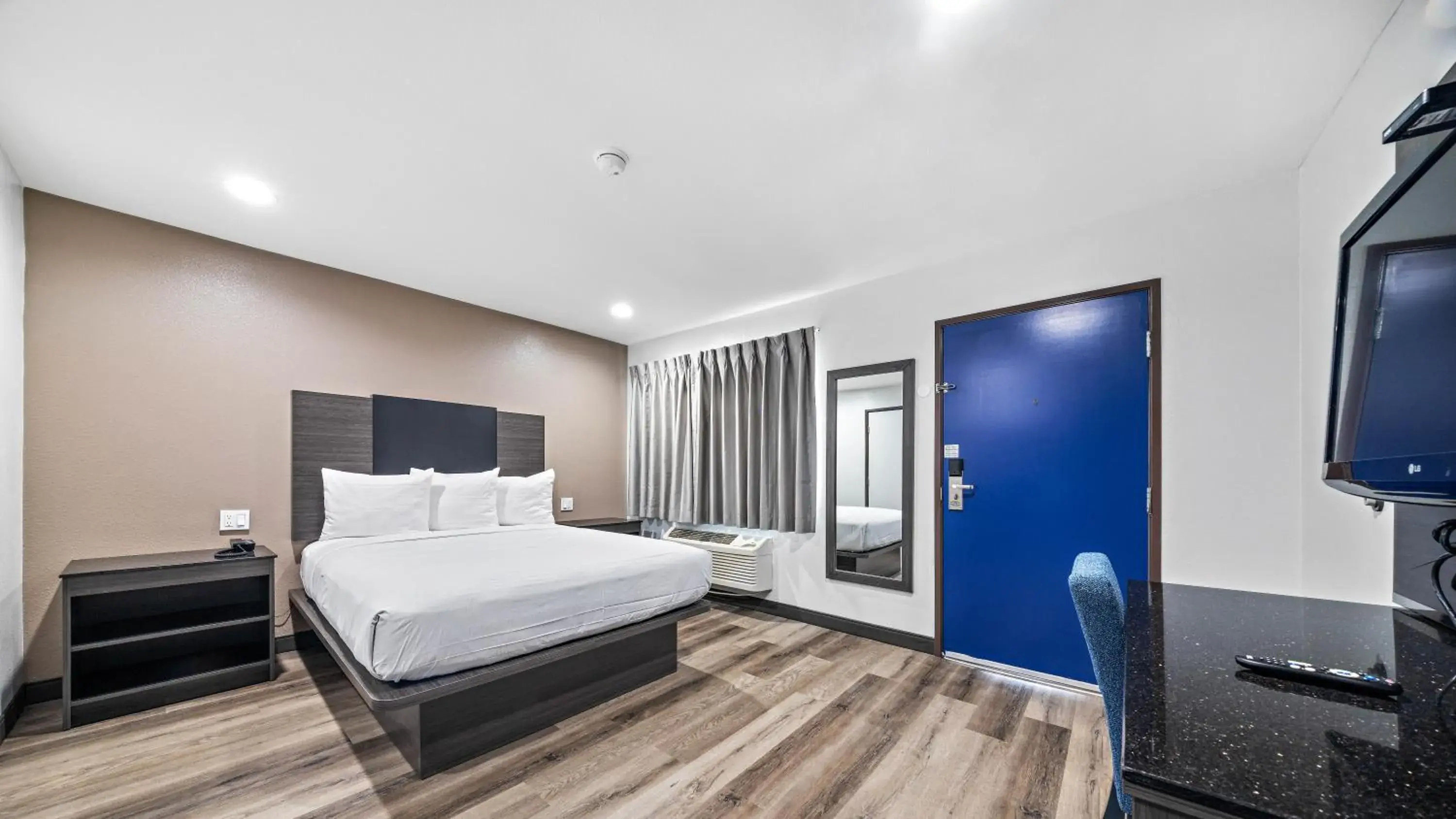 Bed in Oceanside, CA – Marina / Camp Pendleton Bed in Oceanside, CA – Marina / Camp Pendleton