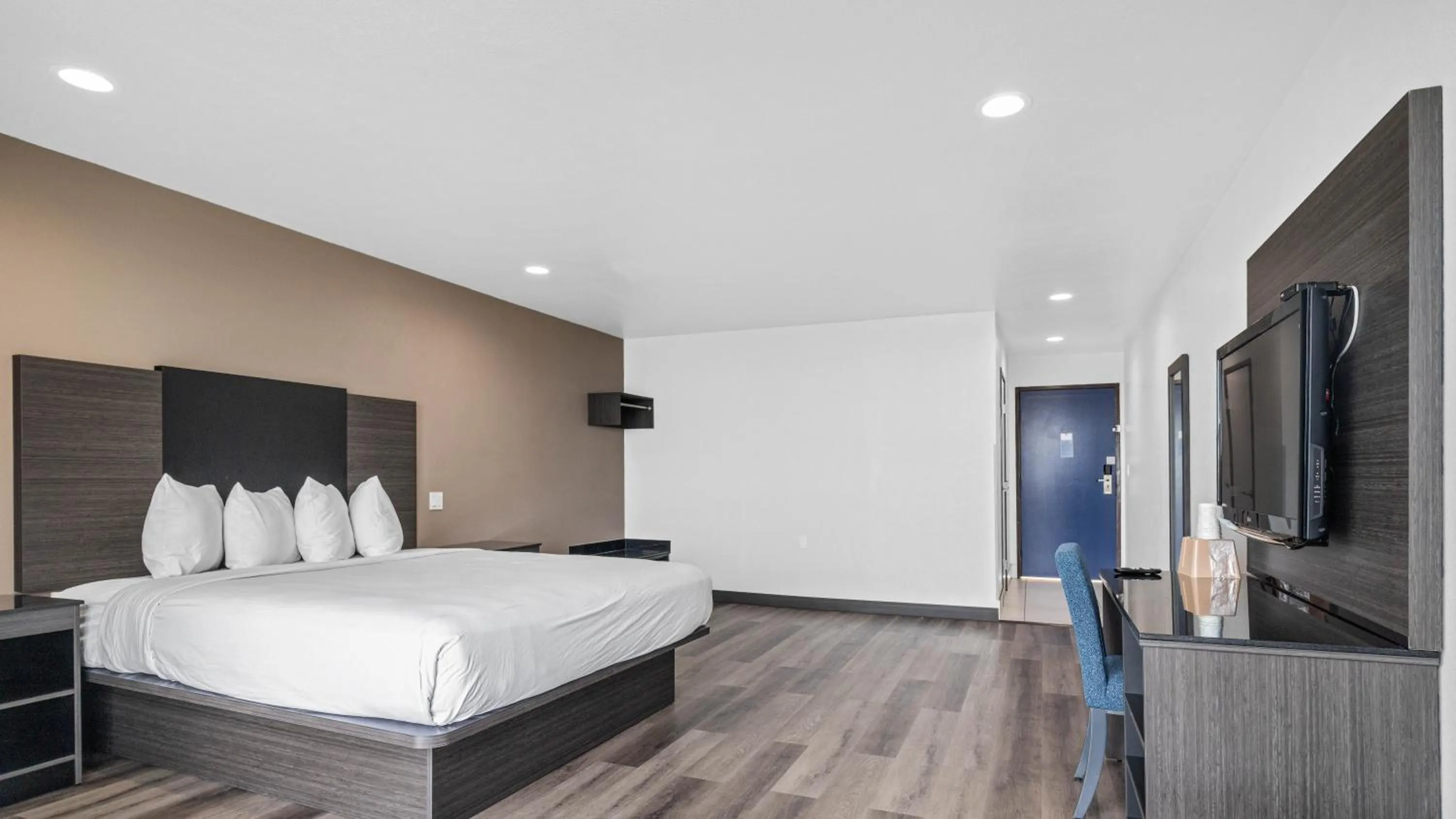 Bed in Oceanside, CA – Marina / Camp Pendleton