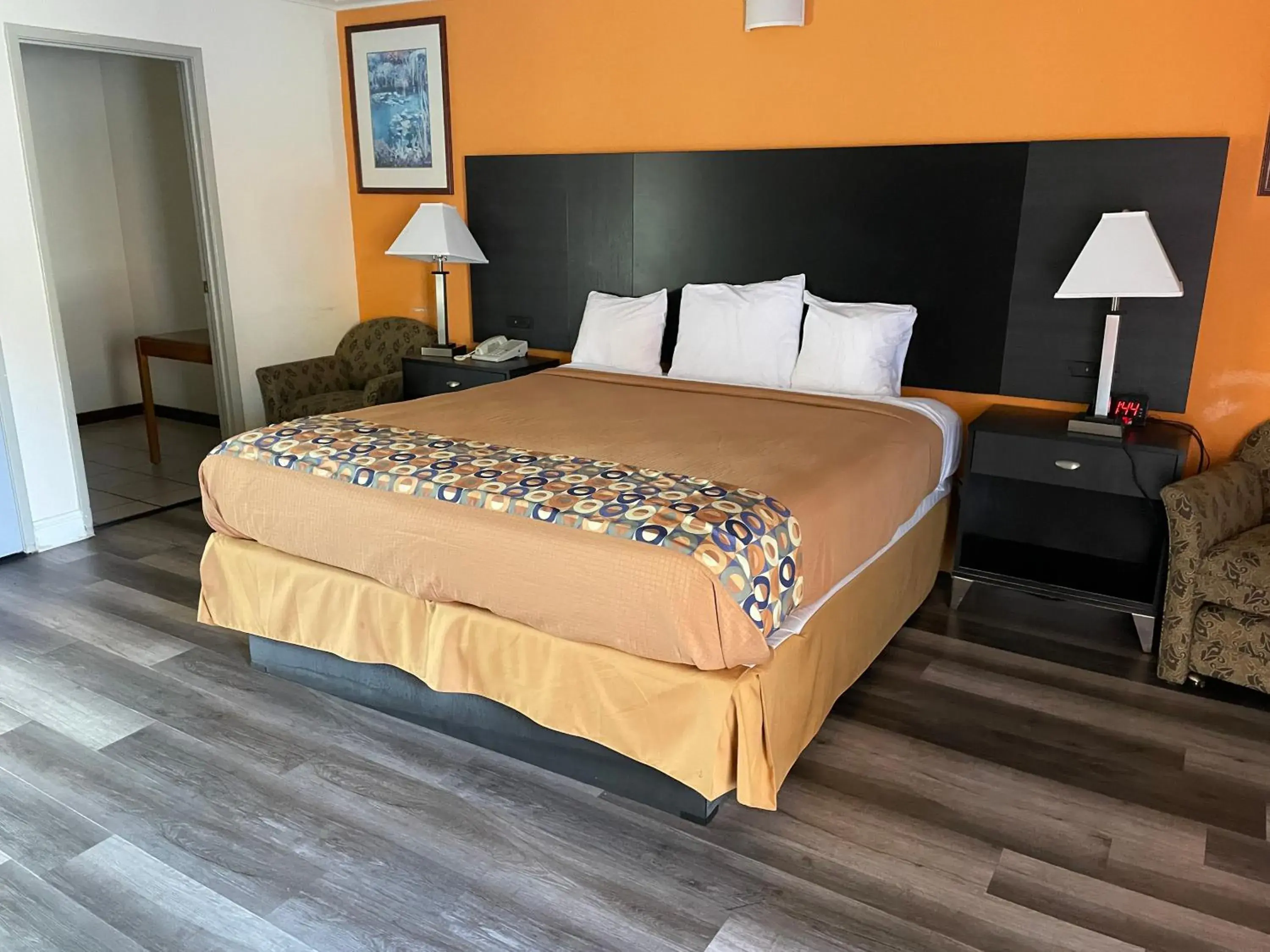 Bed in Econo Lodge Bed in Econo Lodge