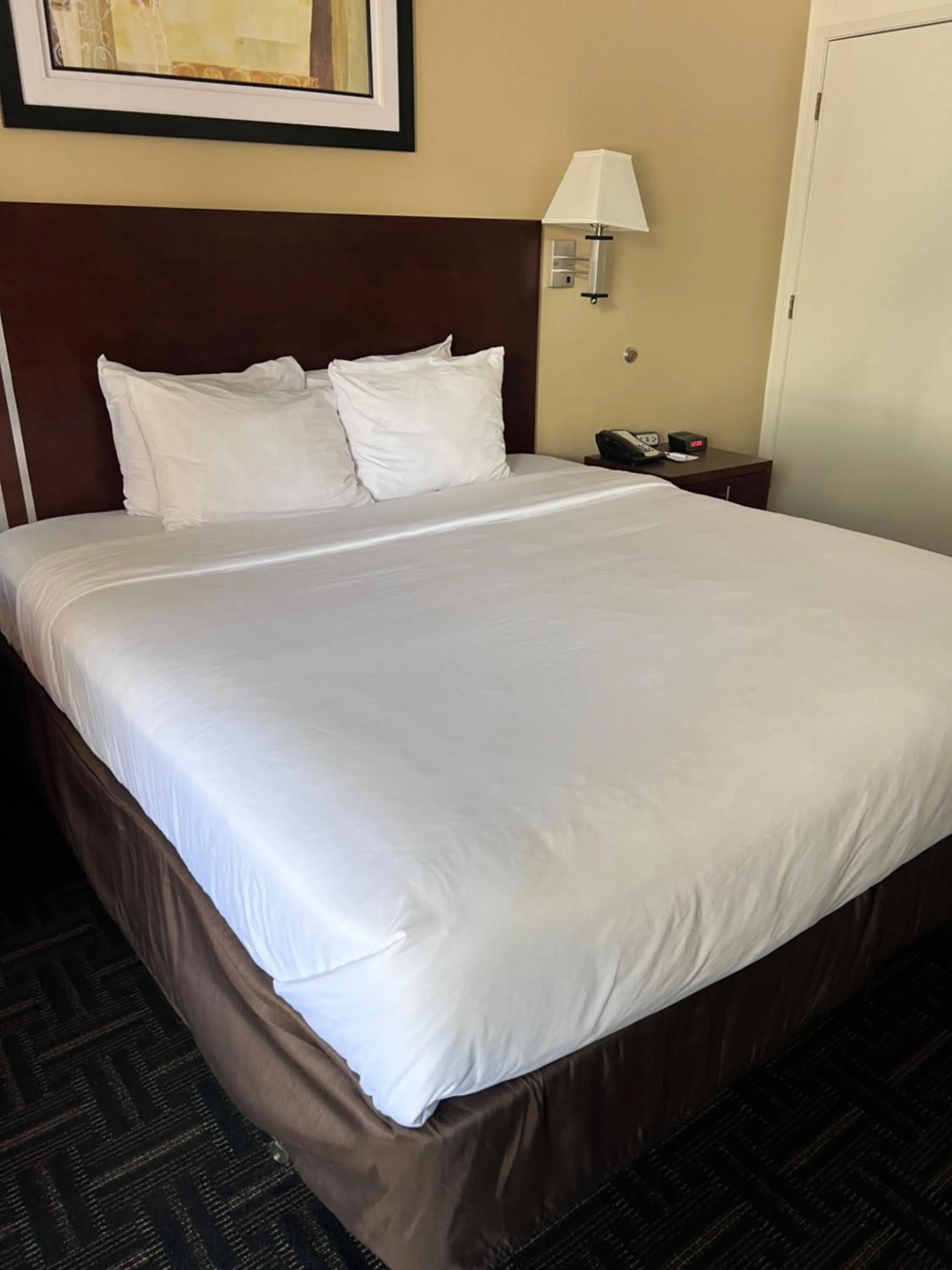 Bedroom, Bed in Quality Inn Fresno Near University