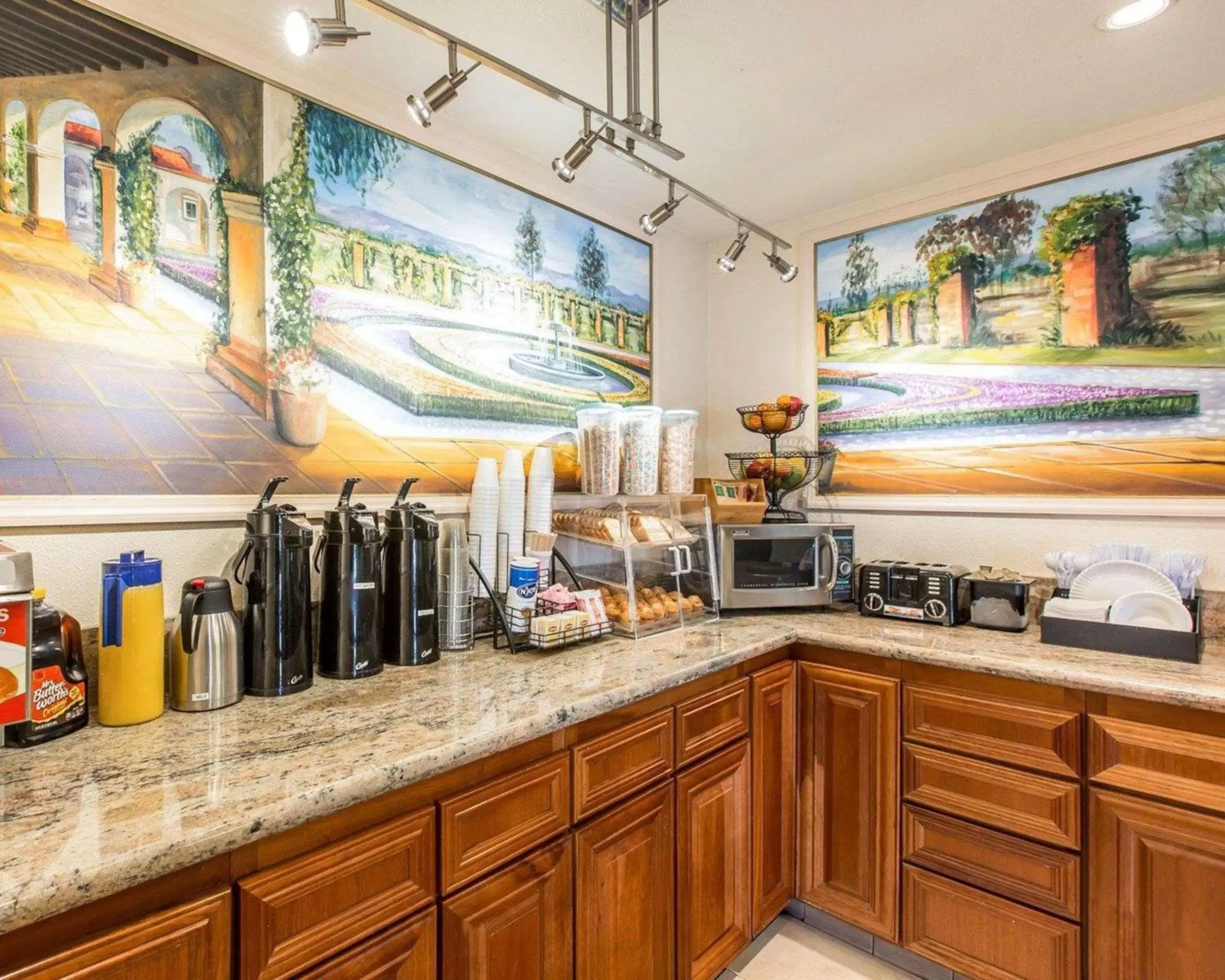 Breakfast in Rodeway Inn & Suites Colton-Riverside Breakfast in Rodeway Inn & Suites Colton-Riverside