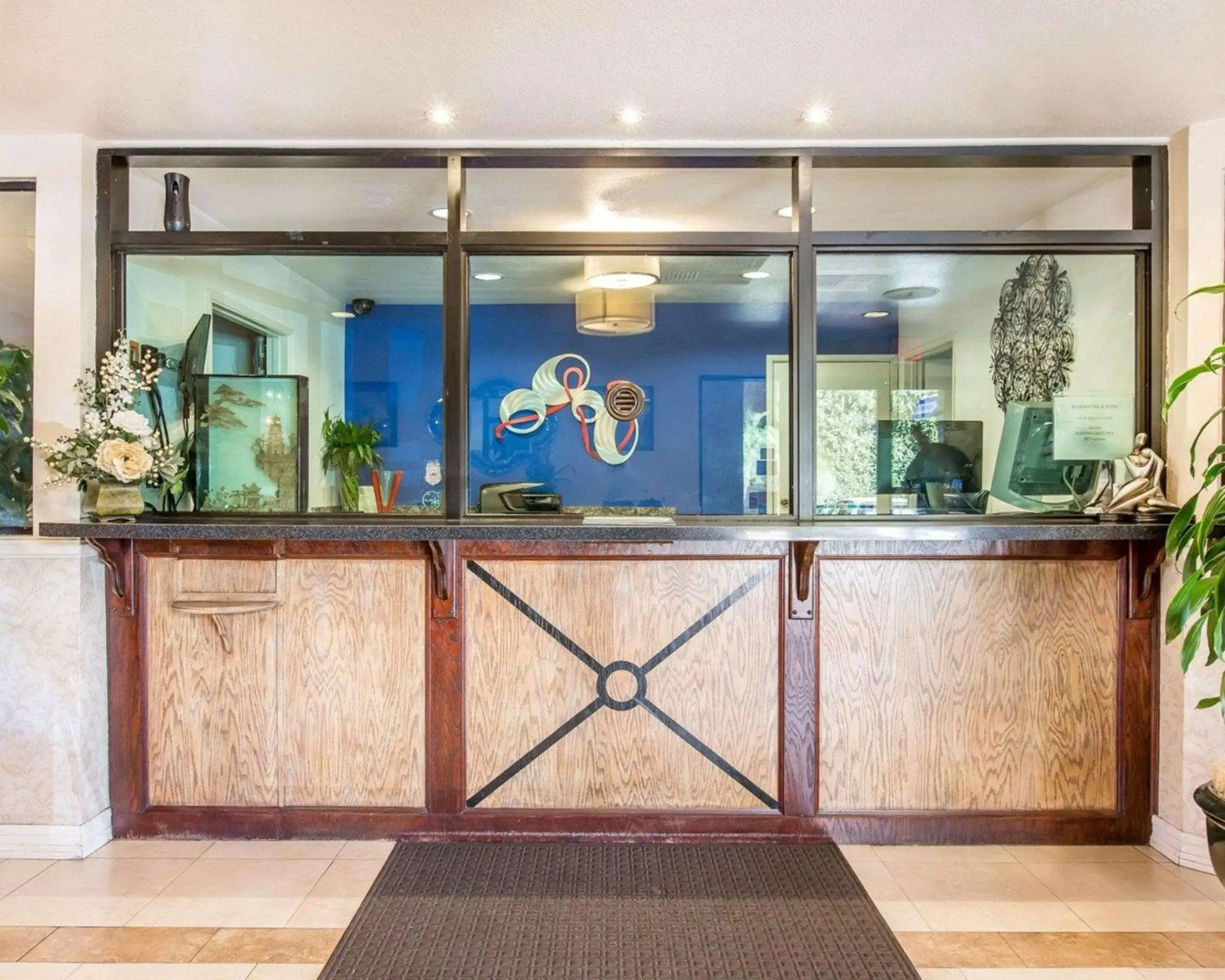 Lobby or reception in Rodeway Inn & Suites Colton-Riverside Lobby or reception in Rodeway Inn & Suites Colton-Riverside