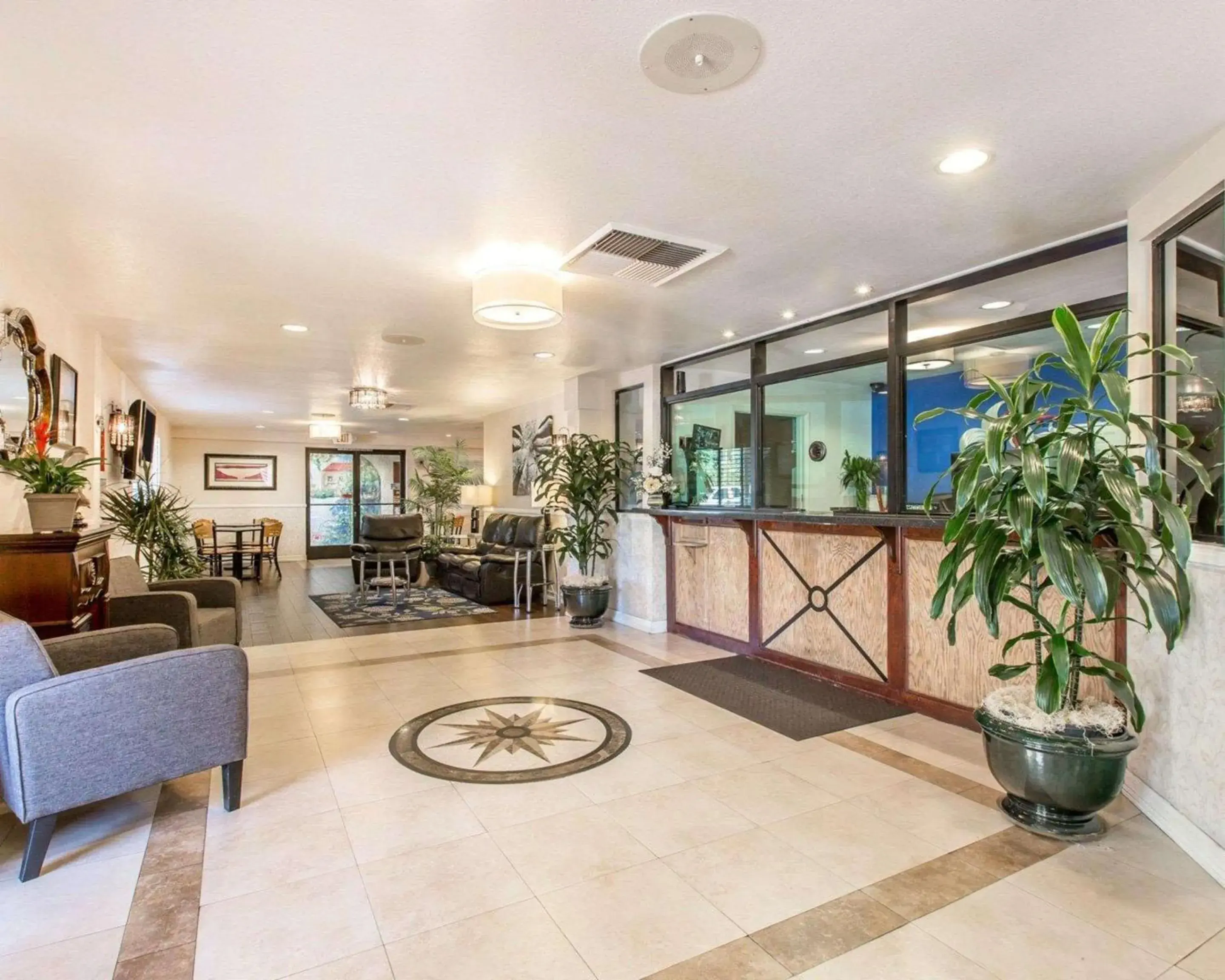 Lobby or reception in Rodeway Inn & Suites Colton-Riverside Lobby or reception in Rodeway Inn & Suites Colton-Riverside
