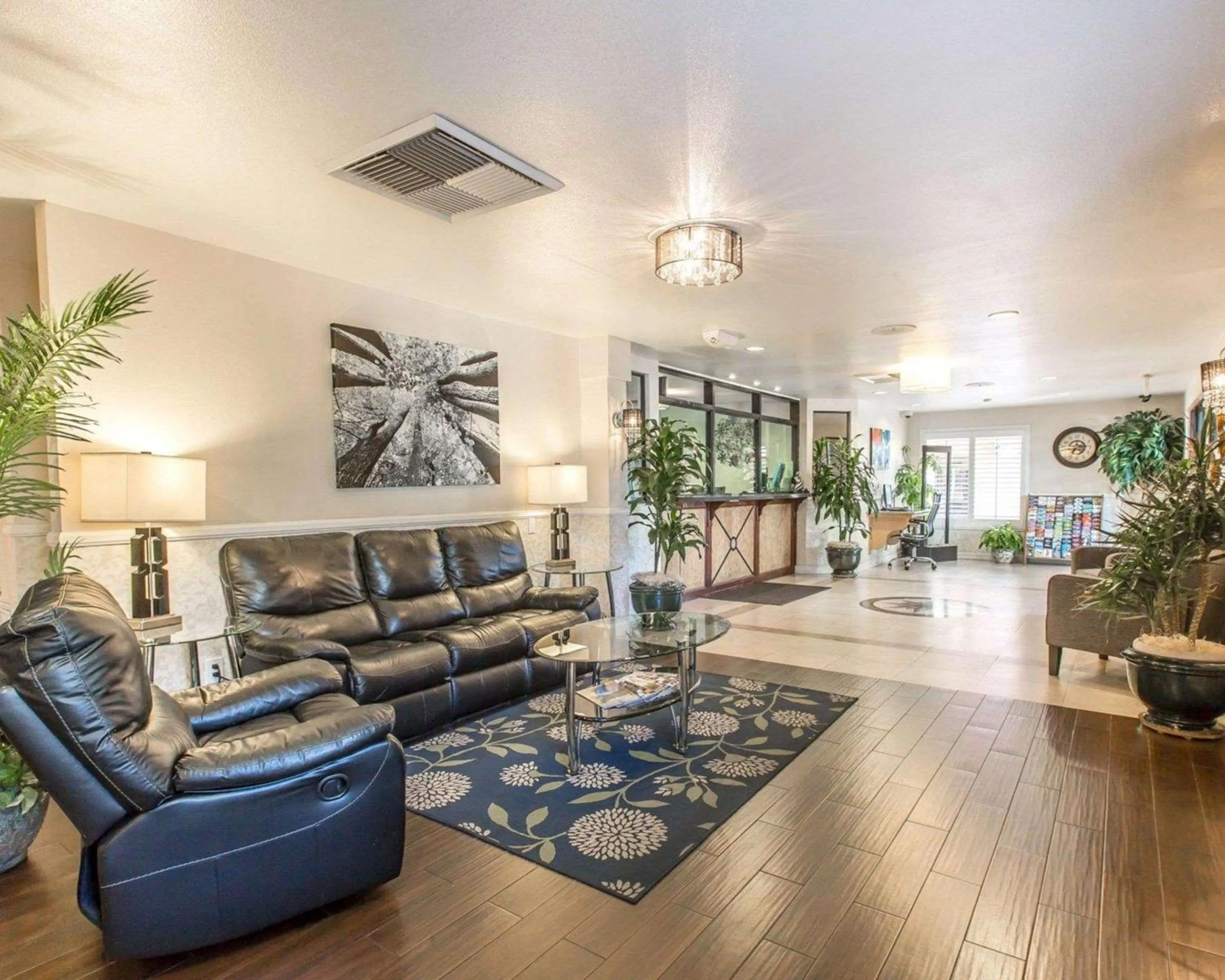 Lobby or reception in Rodeway Inn & Suites Colton-Riverside