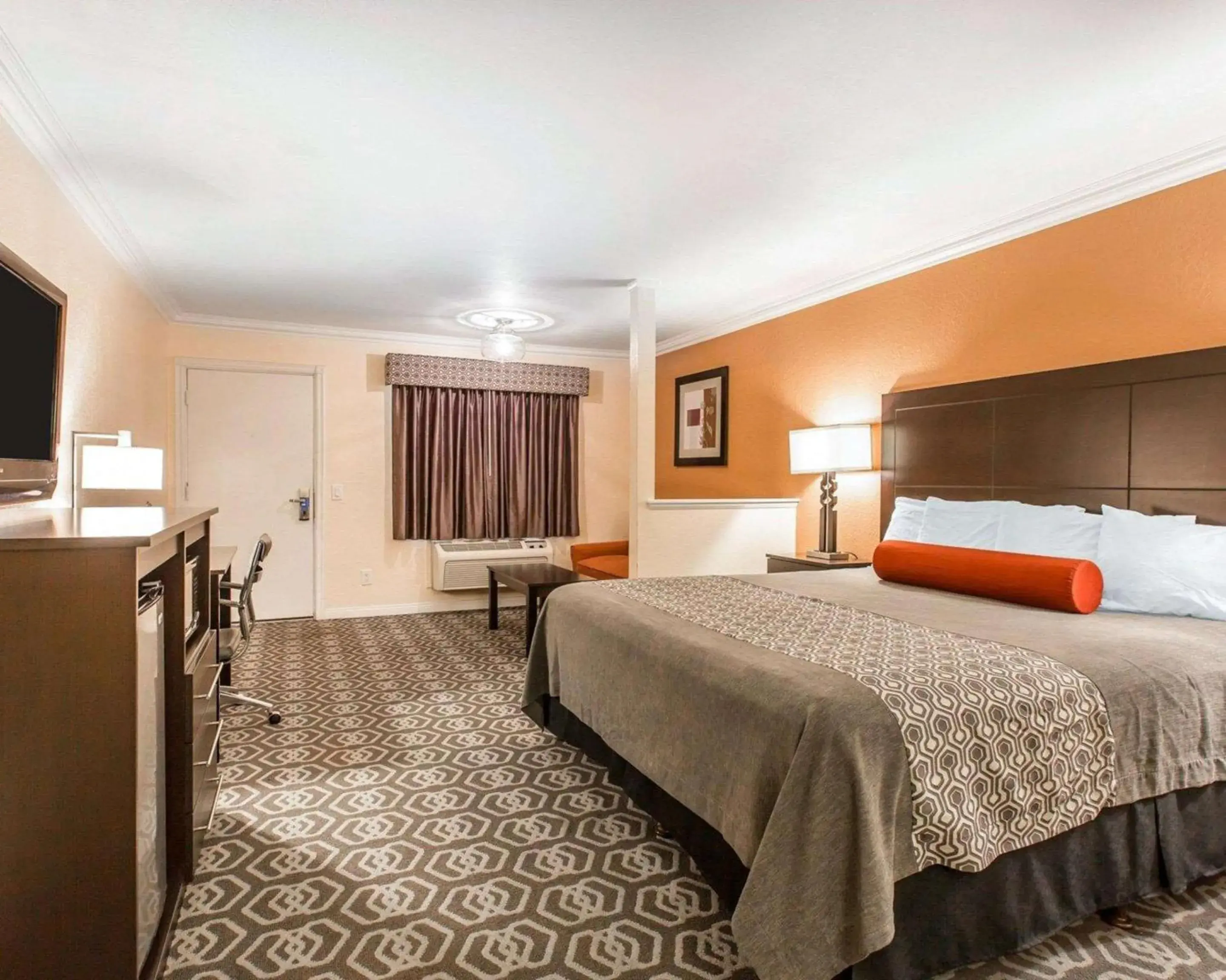 Bedroom, Bed in Rodeway Inn & Suites Colton-Riverside Bedroom, Bed in Rodeway Inn & Suites Colton-Riverside