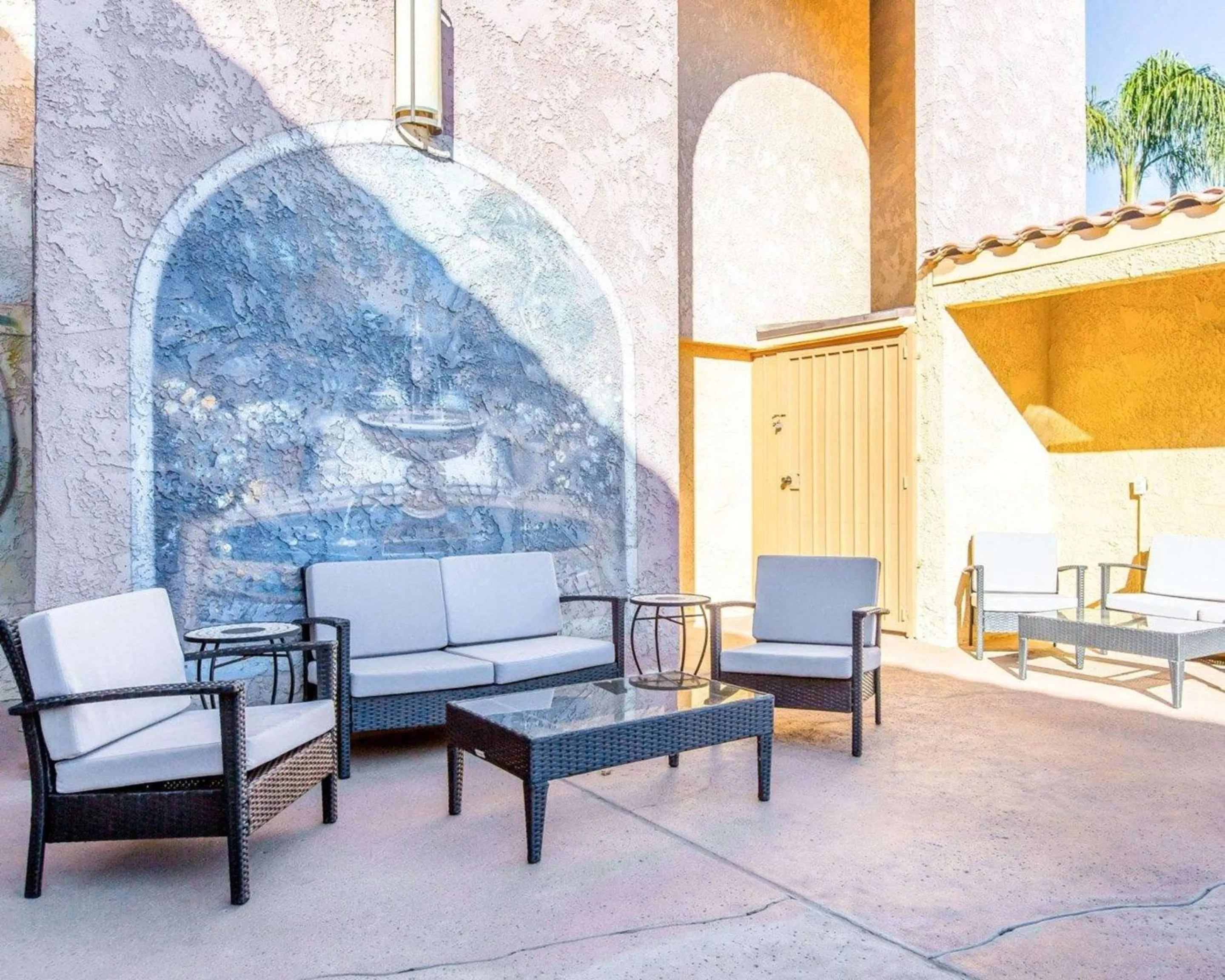 Swimming pool in Rodeway Inn & Suites Colton-Riverside