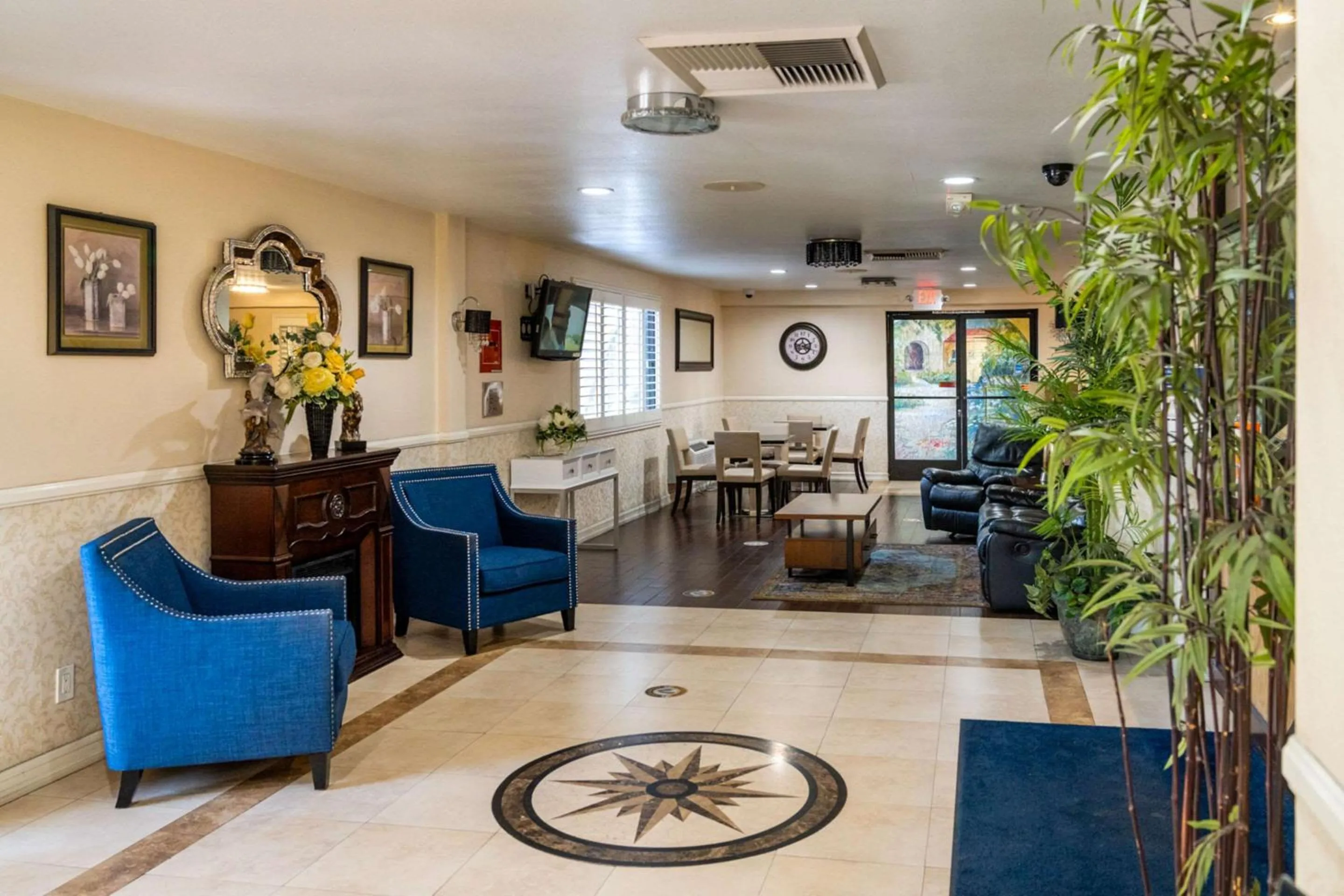 Lobby or reception in Rodeway Inn & Suites Colton-Riverside