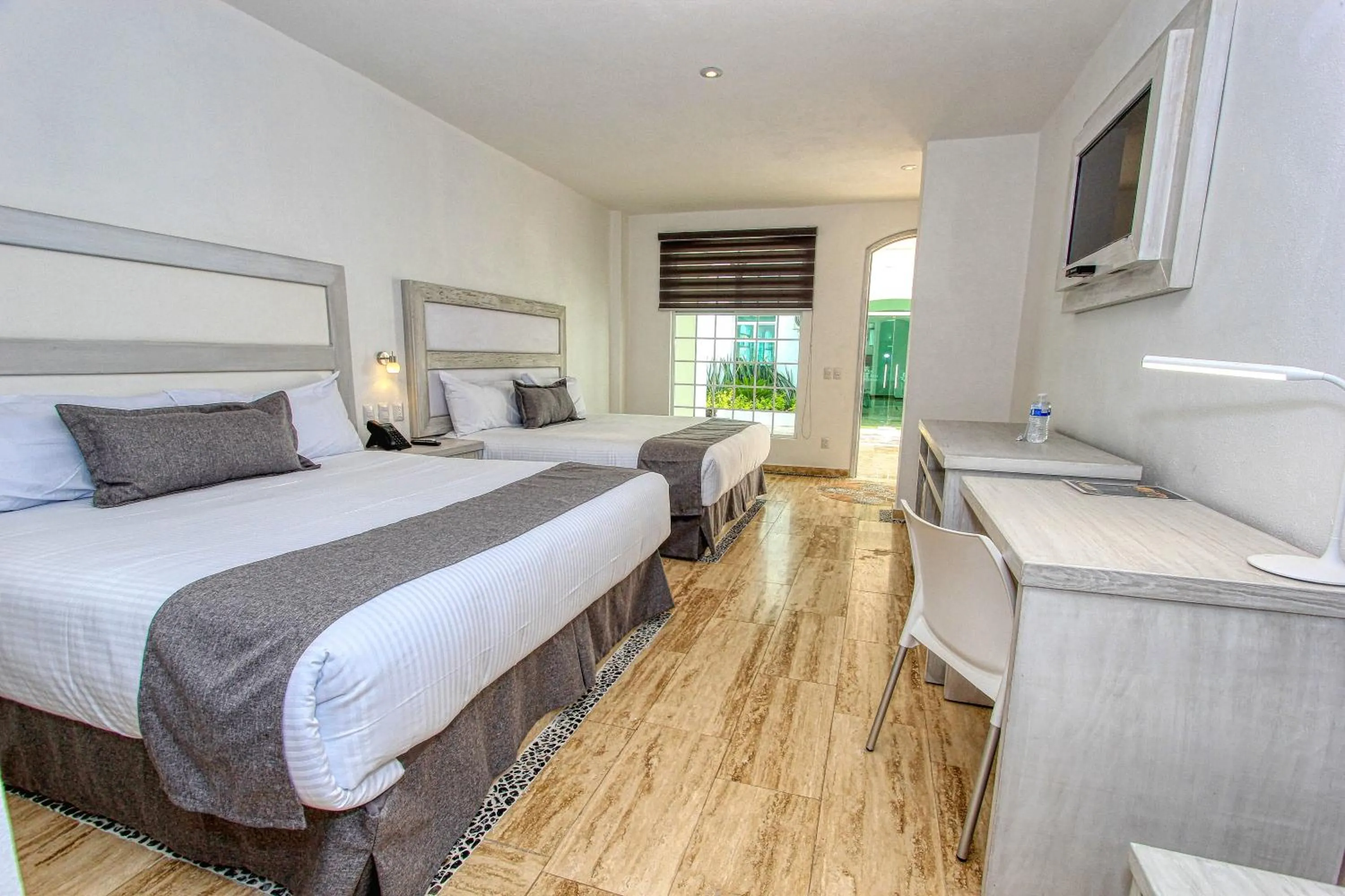 Photo of the whole room, Bed in Hotel Splash Inn