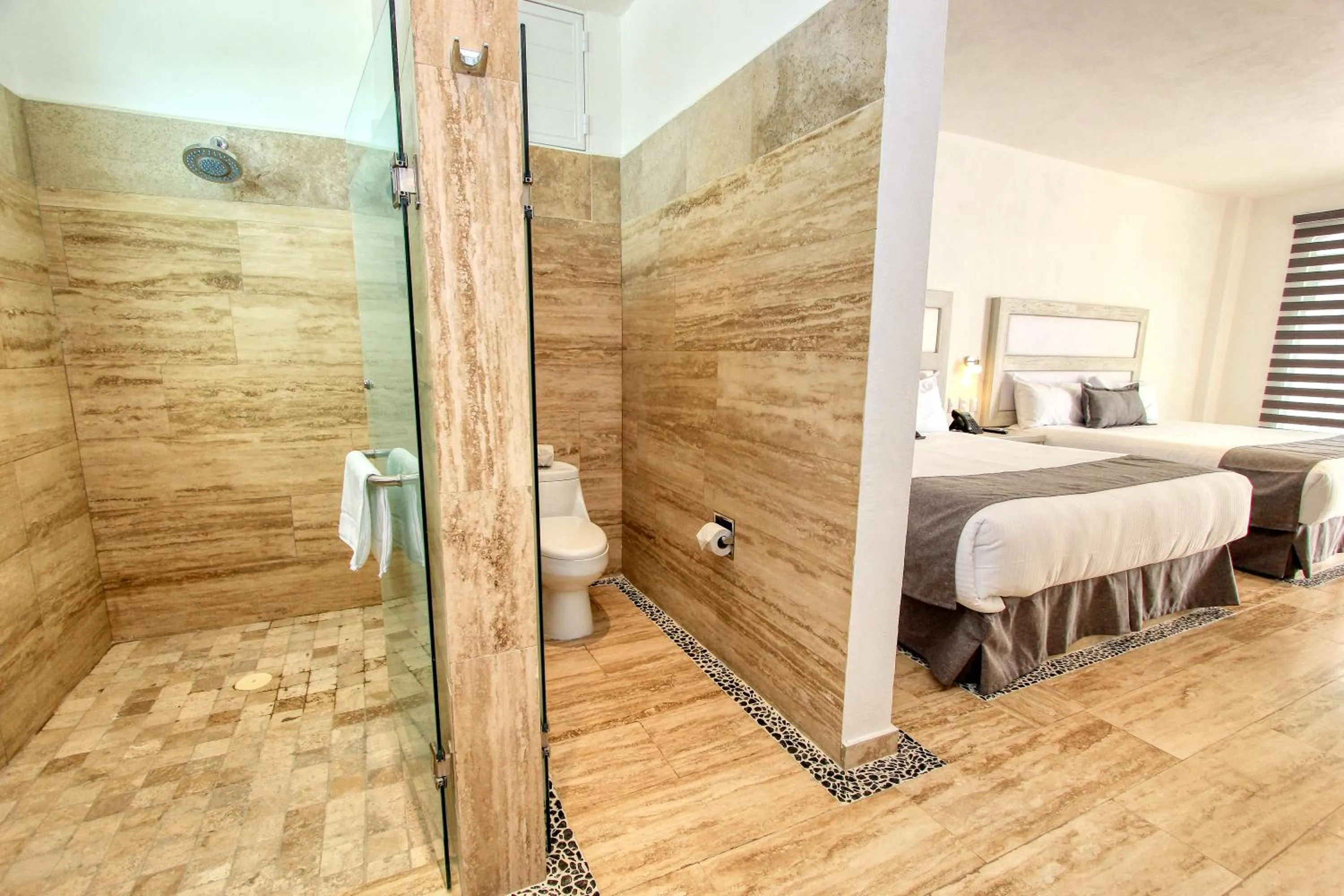 Bed in Hotel Splash Inn