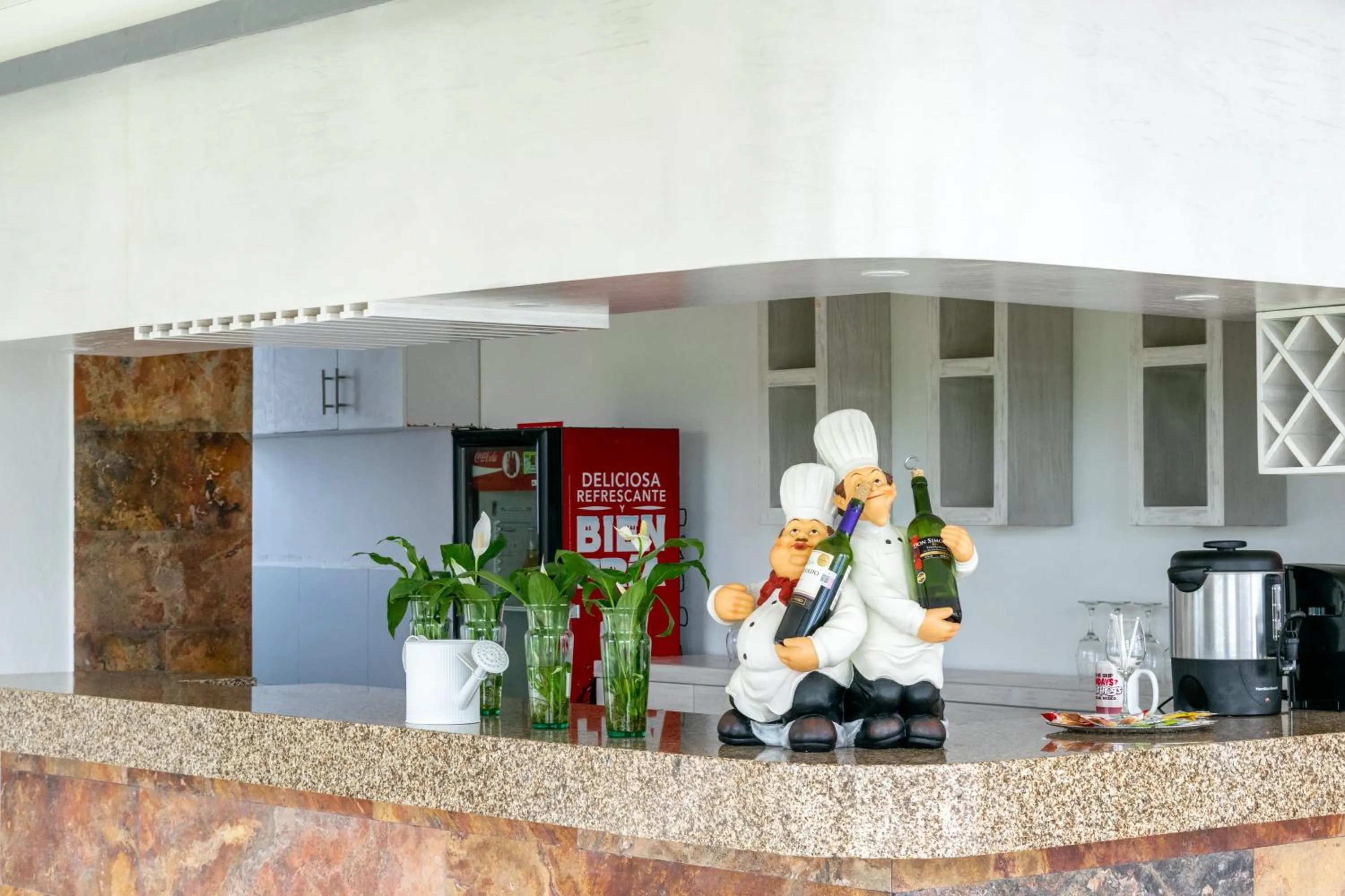 Restaurant/places to eat in Hotel Splash Inn