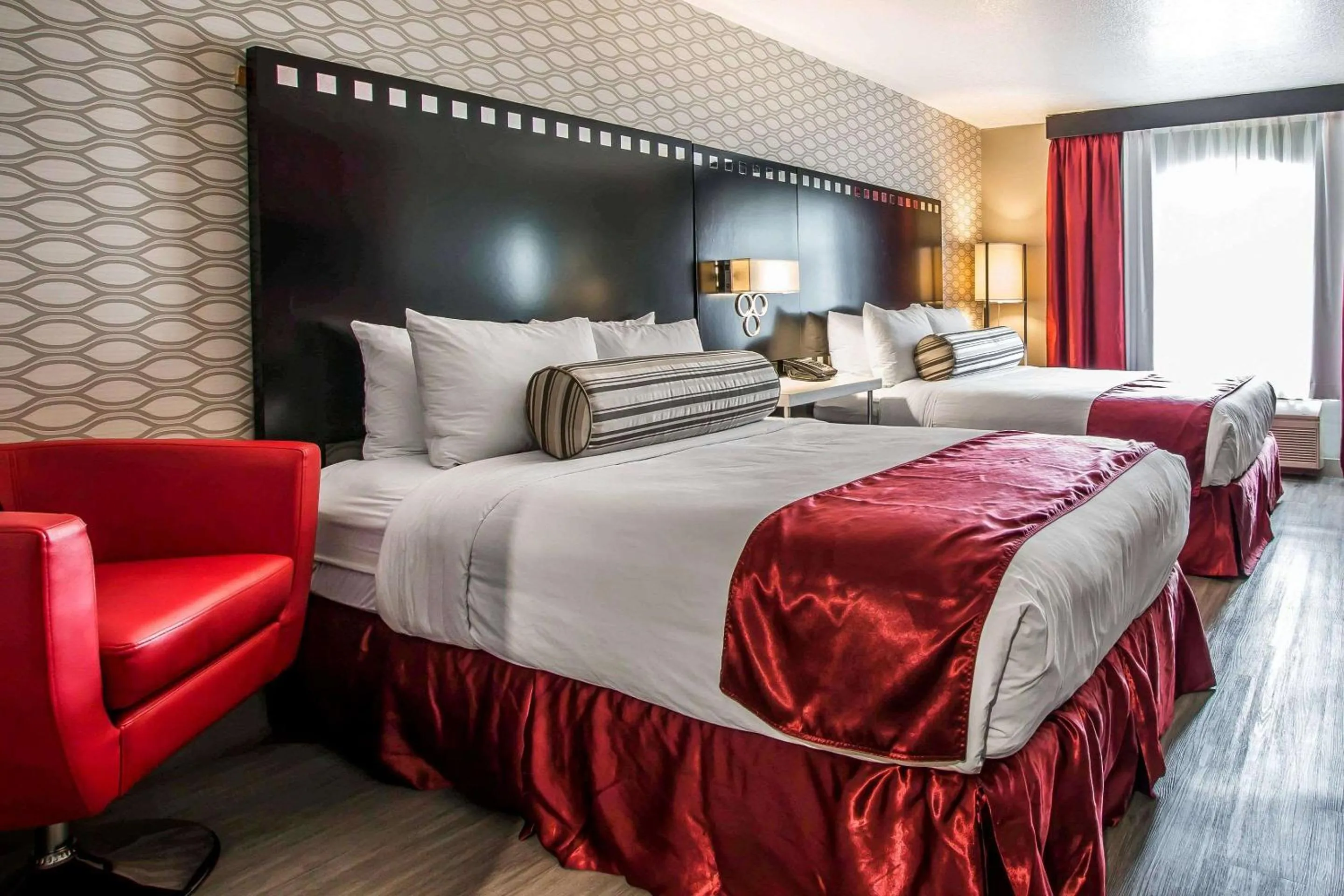 Bedroom, Bed in Tilt Hotel Universal-Hollywood, an Ascend Collection Hotel
