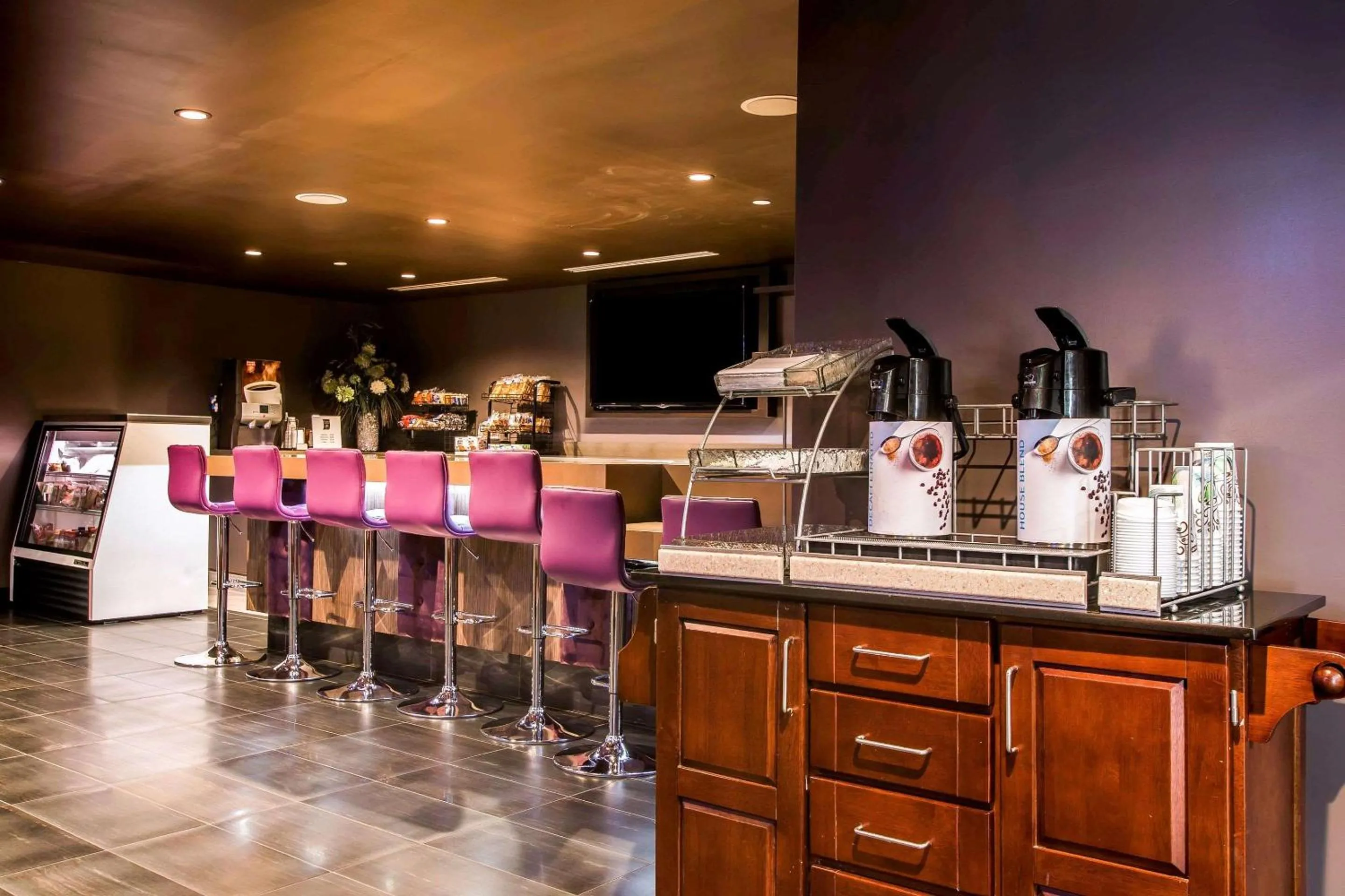 Breakfast in Tilt Hotel Universal-Hollywood, an Ascend Collection Hotel