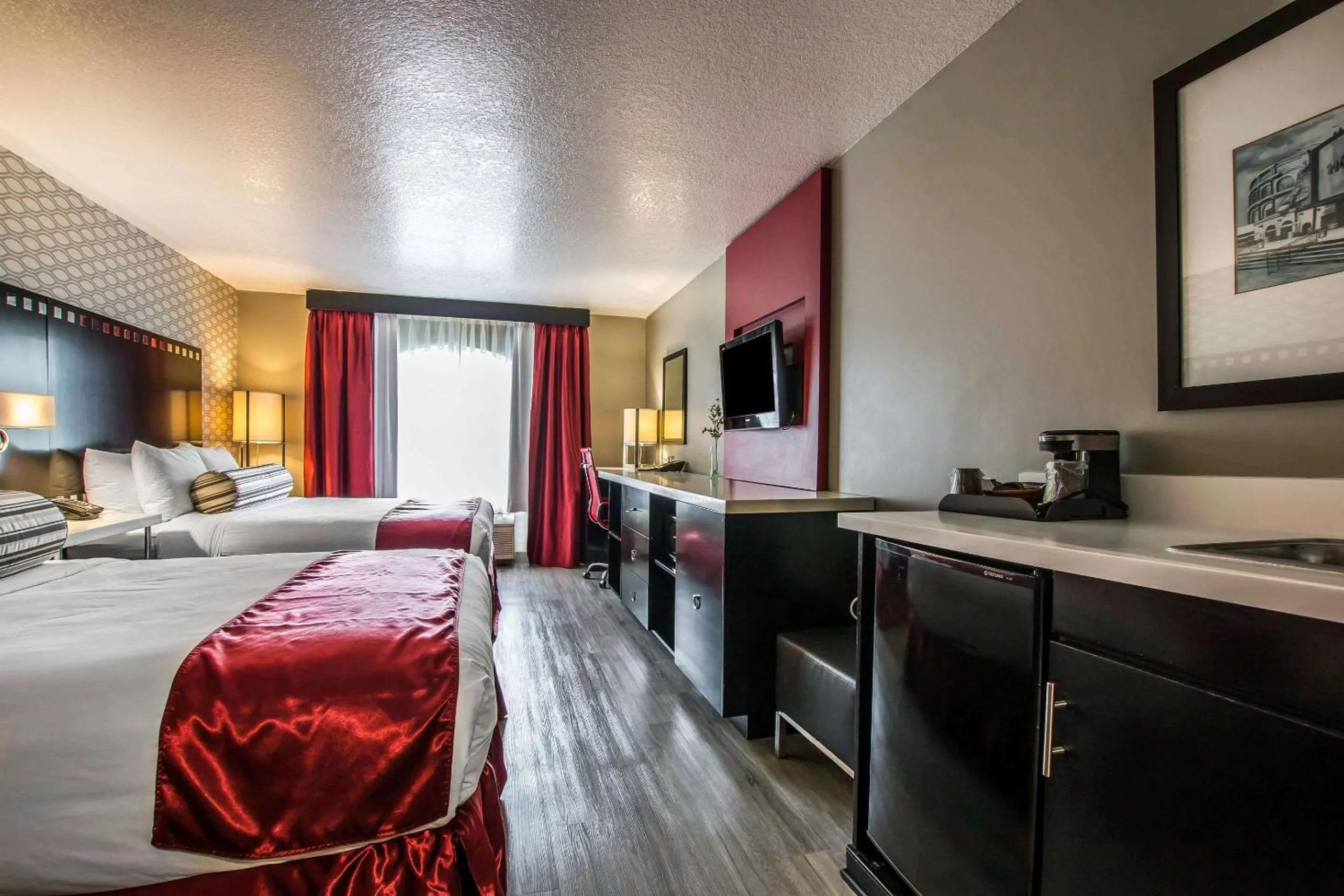 Bedroom, Bed in Tilt Hotel Universal-Hollywood, an Ascend Collection Hotel