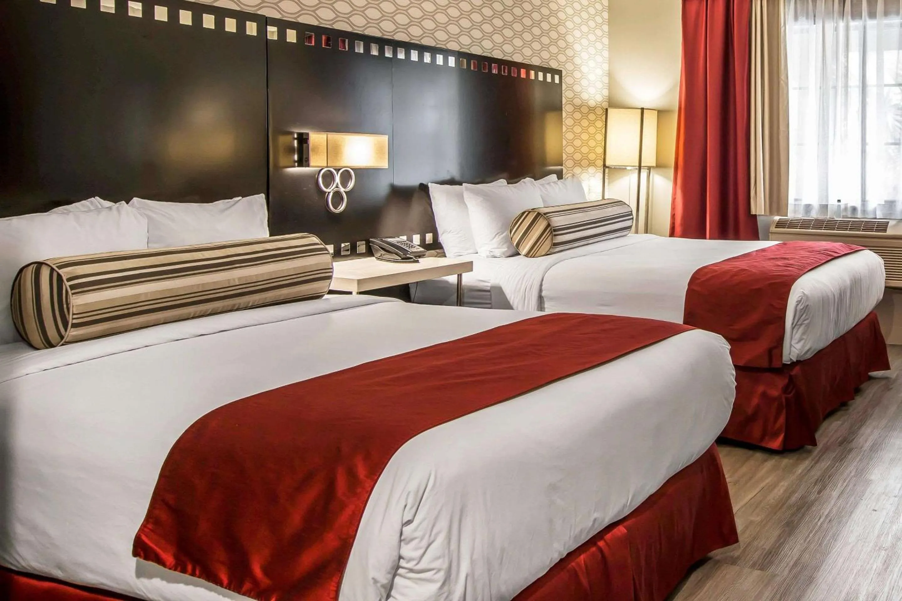 Bedroom, Bed in Tilt Hotel Universal-Hollywood, an Ascend Collection Hotel