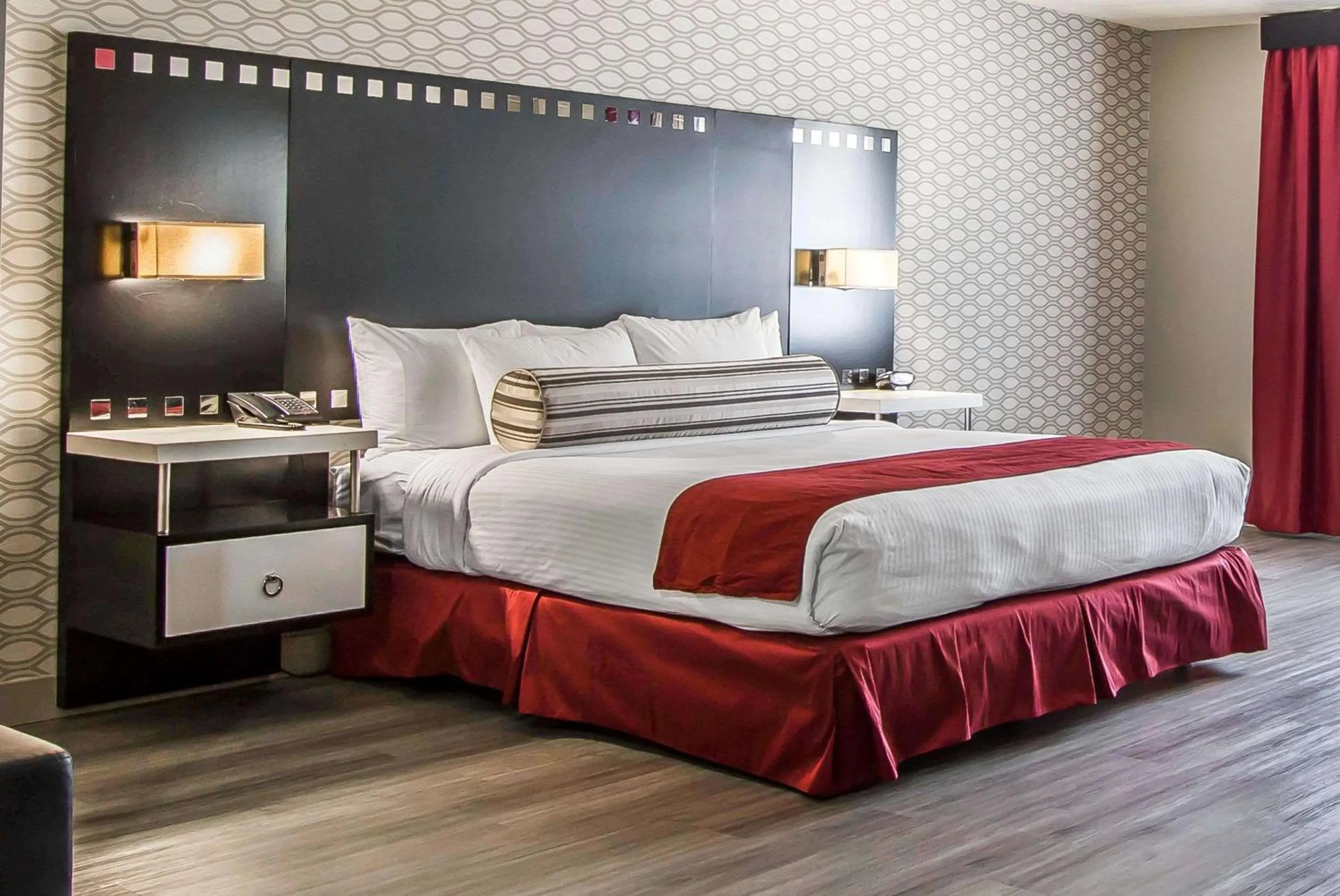 Bedroom, Bed in Tilt Hotel Universal-Hollywood, an Ascend Collection Hotel