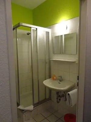 Bathroom in Hotel Arheilger Hof