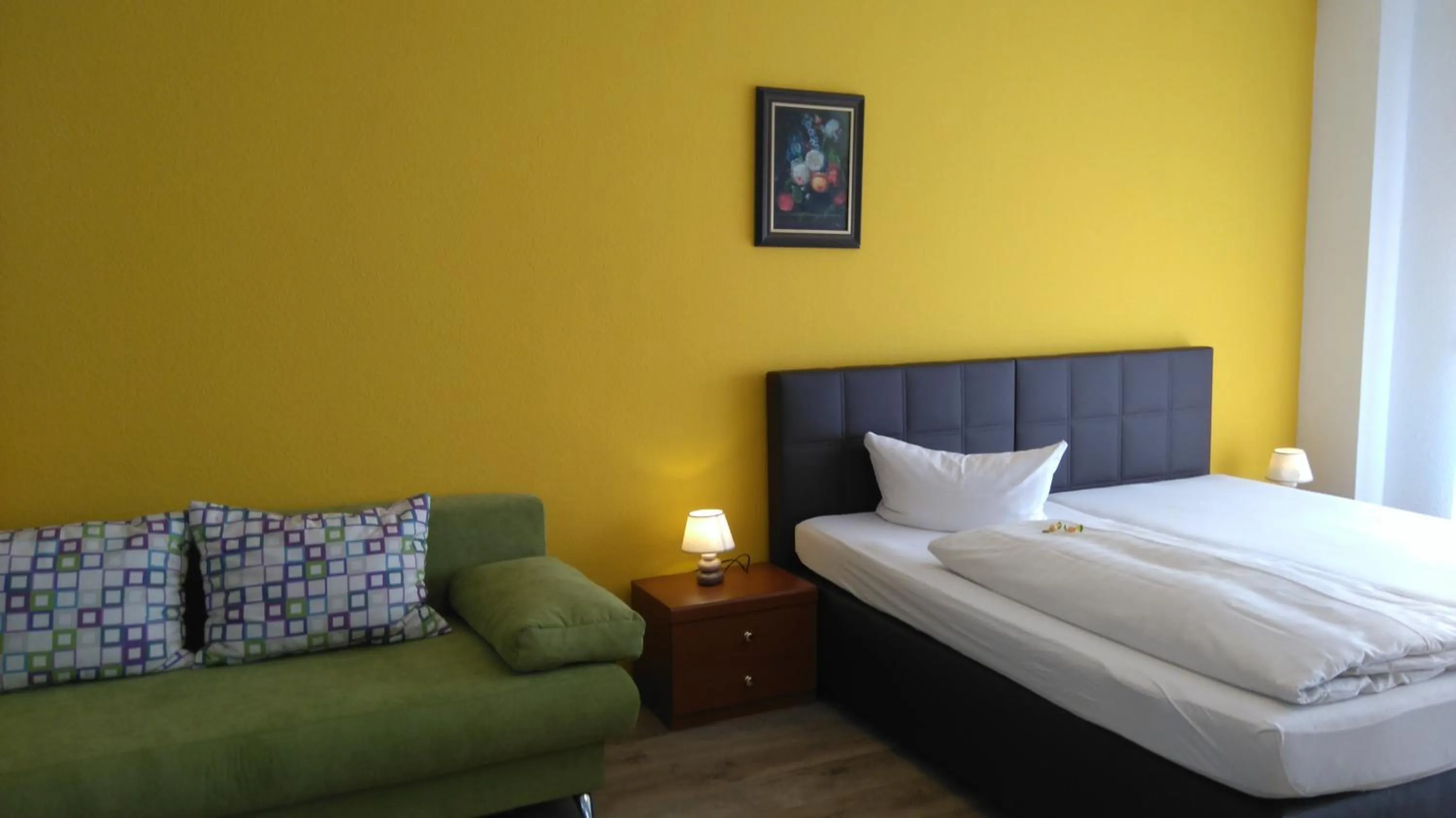 Photo of the whole room, Bed in Hotel Arheilger Hof