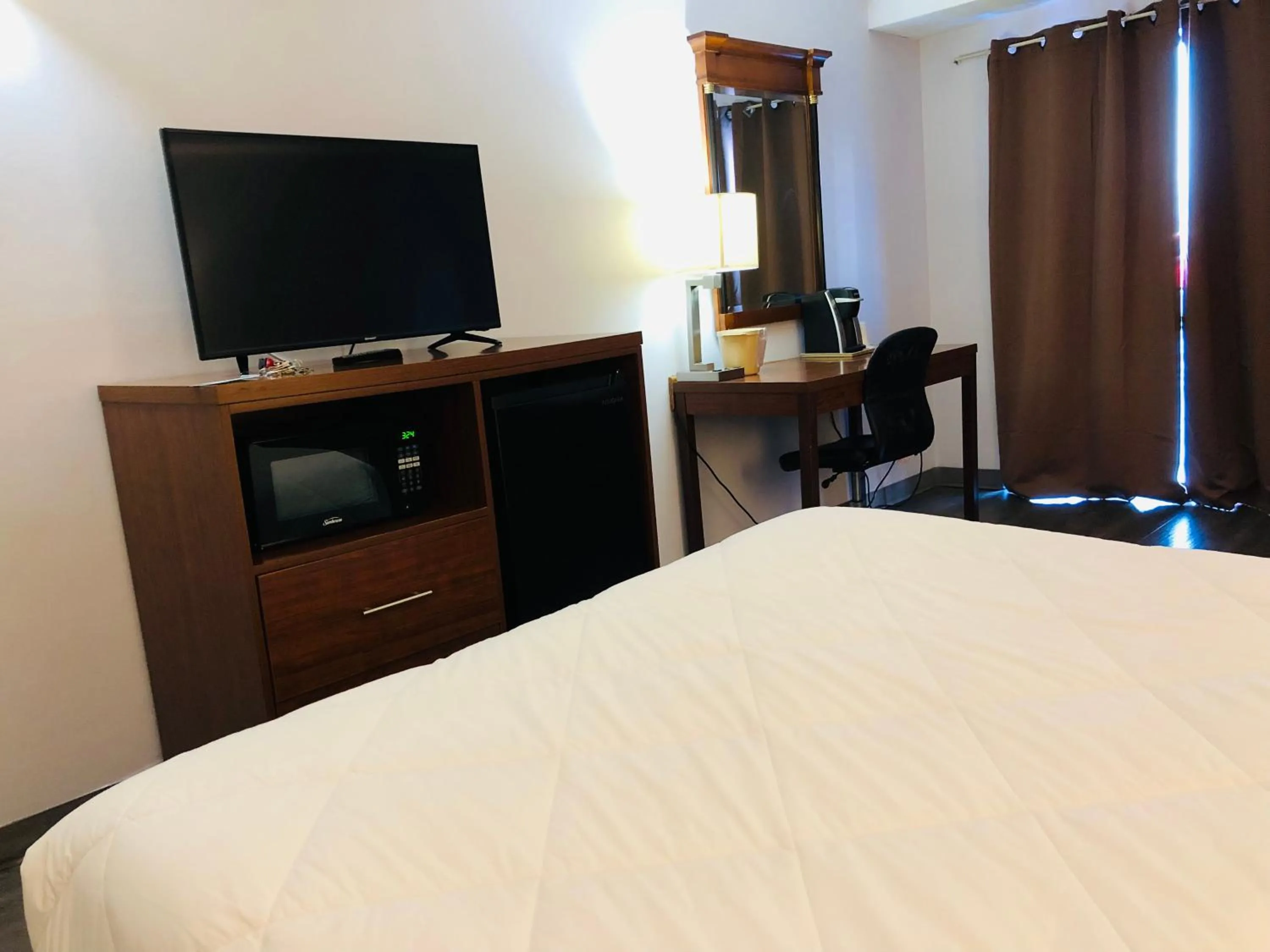 Bed in Travelodge by Wyndham Welland