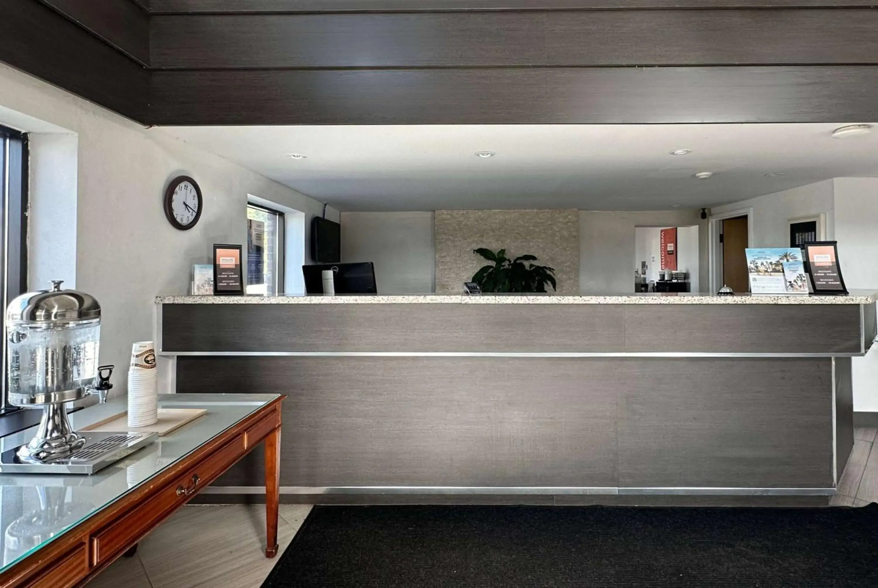 Lobby or reception in Travelodge by Wyndham Welland Lobby or reception in Travelodge by Wyndham Welland