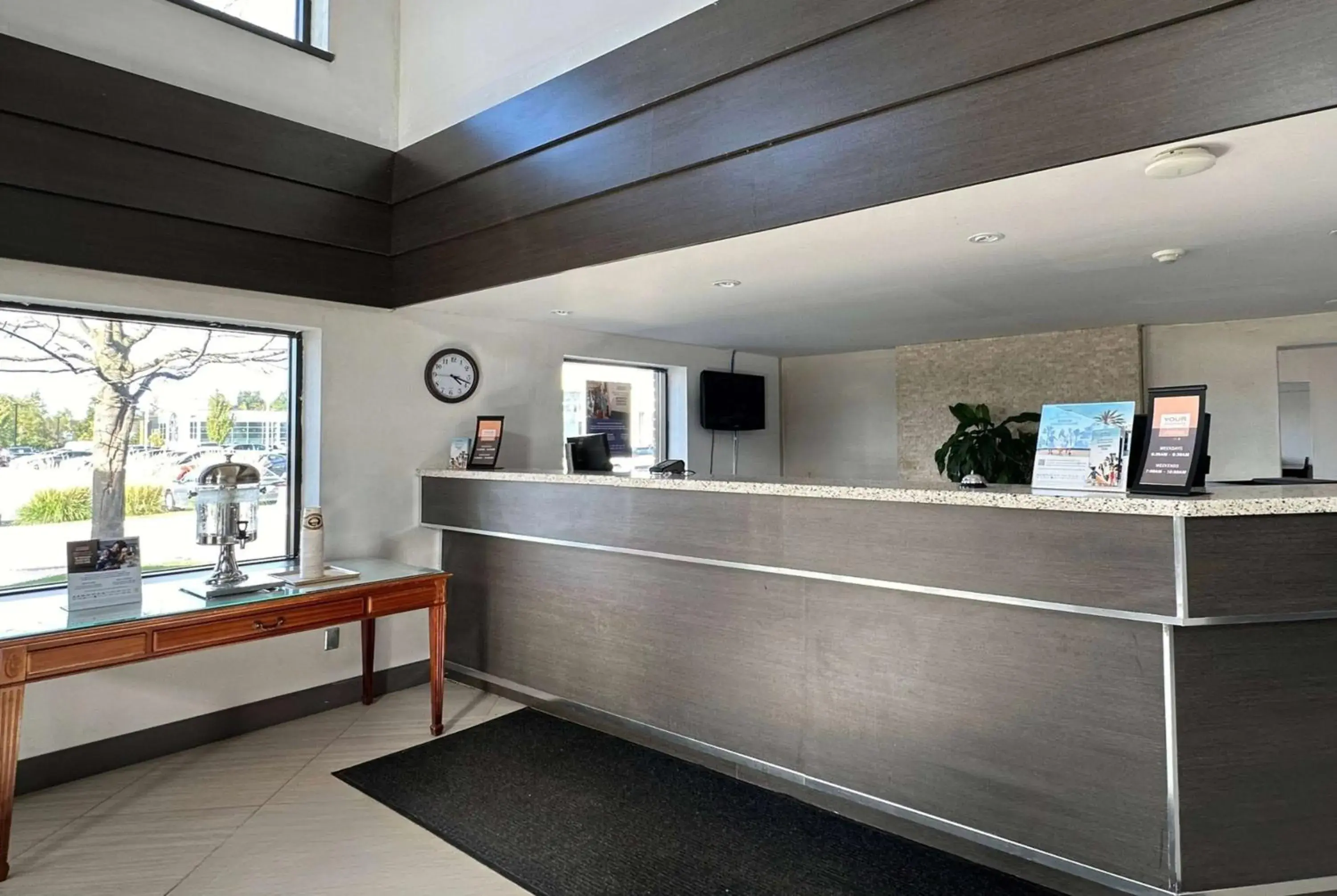 Lobby or reception in Travelodge by Wyndham Welland Lobby or reception in Travelodge by Wyndham Welland