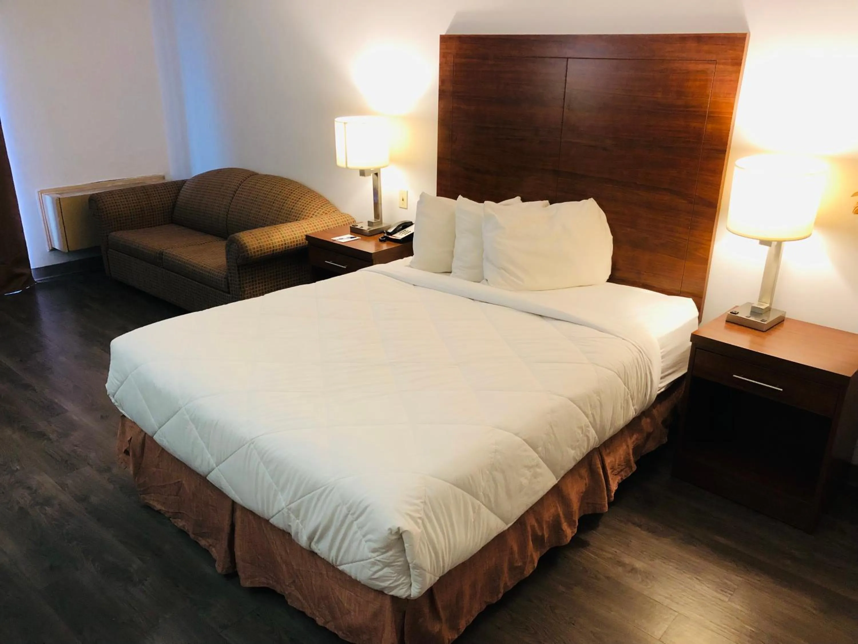 Bed in Travelodge by Wyndham Welland