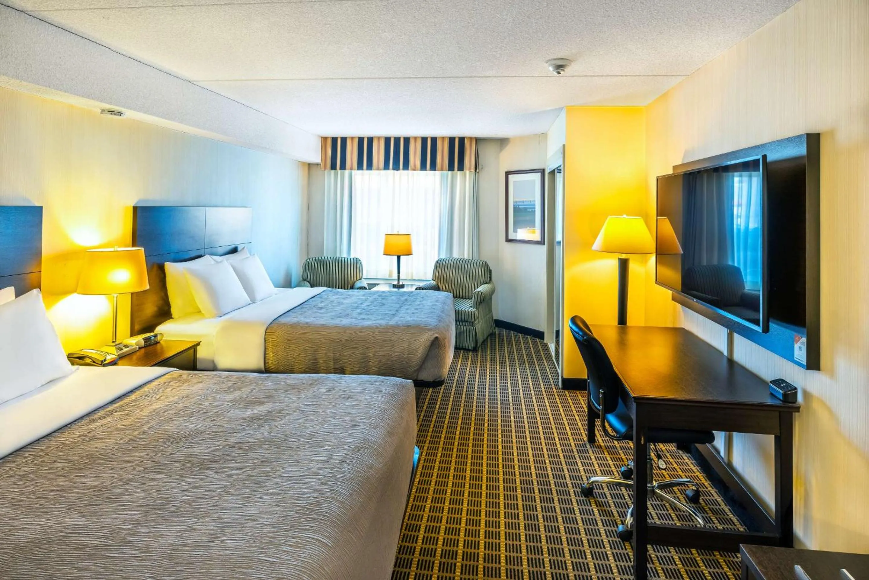 Bedroom, Bed in Quality Inn & Suites Garden of the Gulf