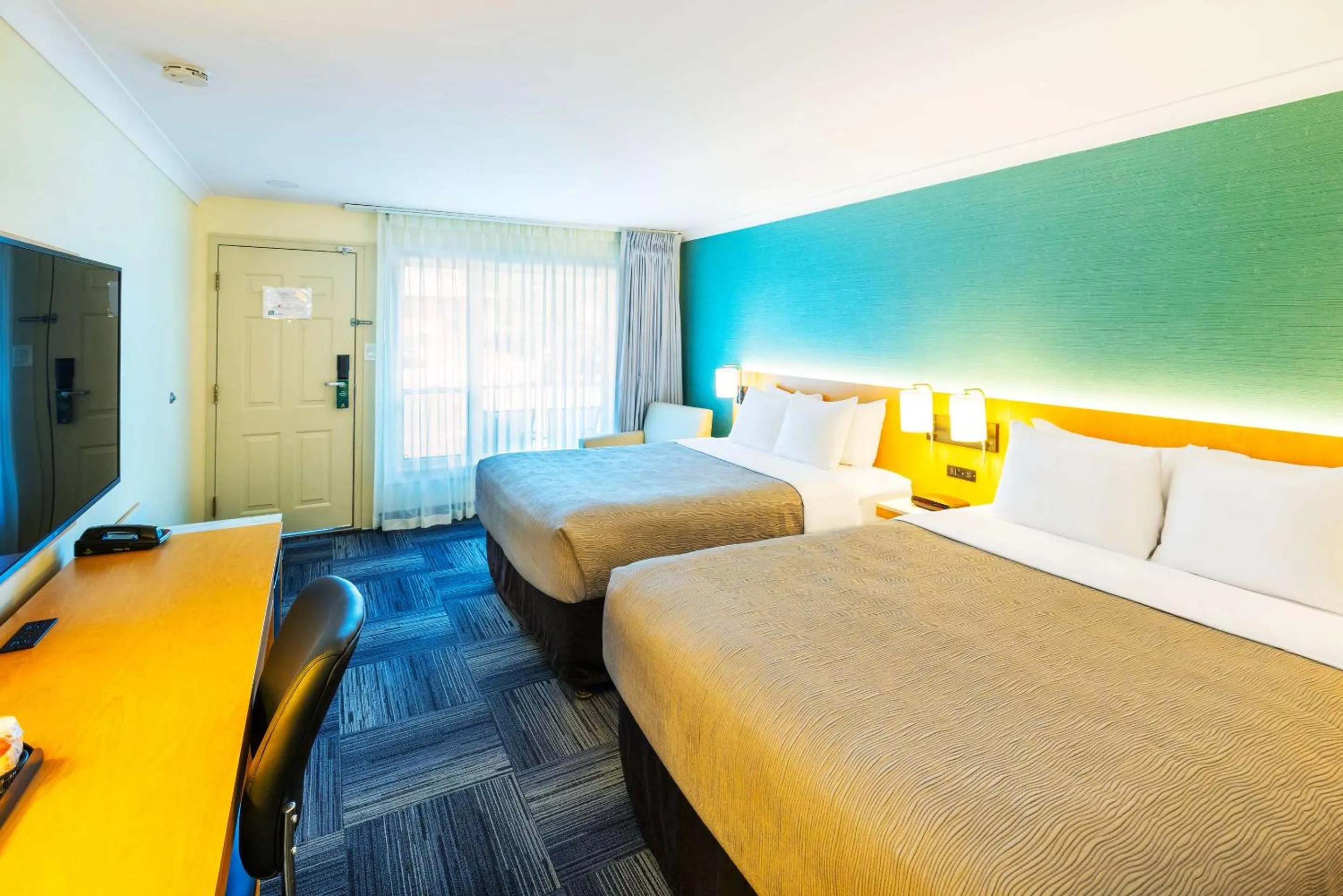 Bedroom, Bed in Quality Inn & Suites Garden of the Gulf