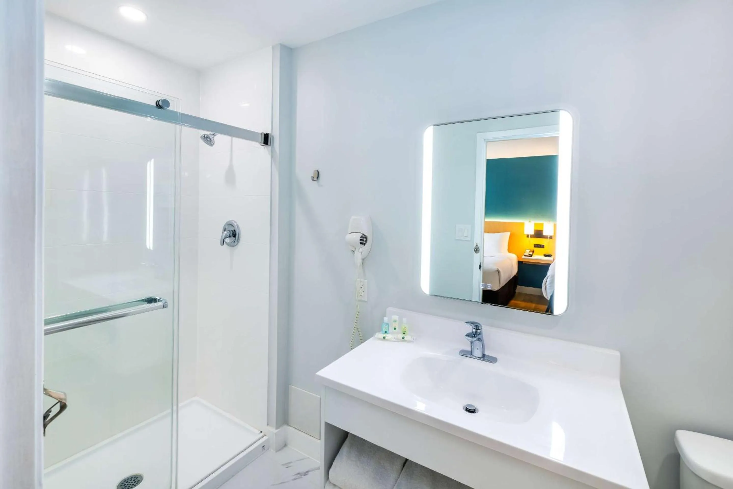 Bedroom in Quality Inn & Suites Garden of the Gulf