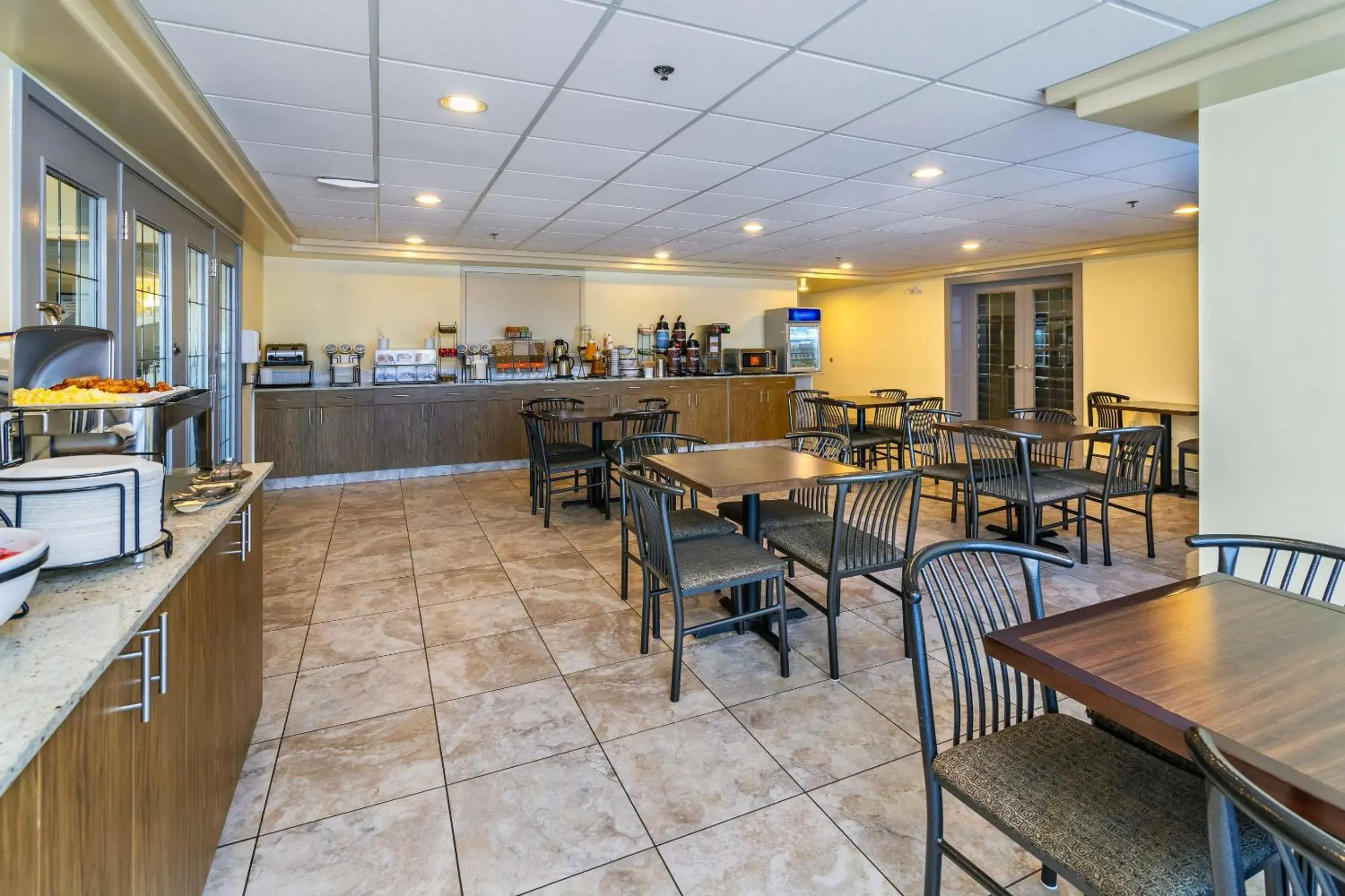 Breakfast in Comfort Inn & Suites Breakfast in Comfort Inn & Suites