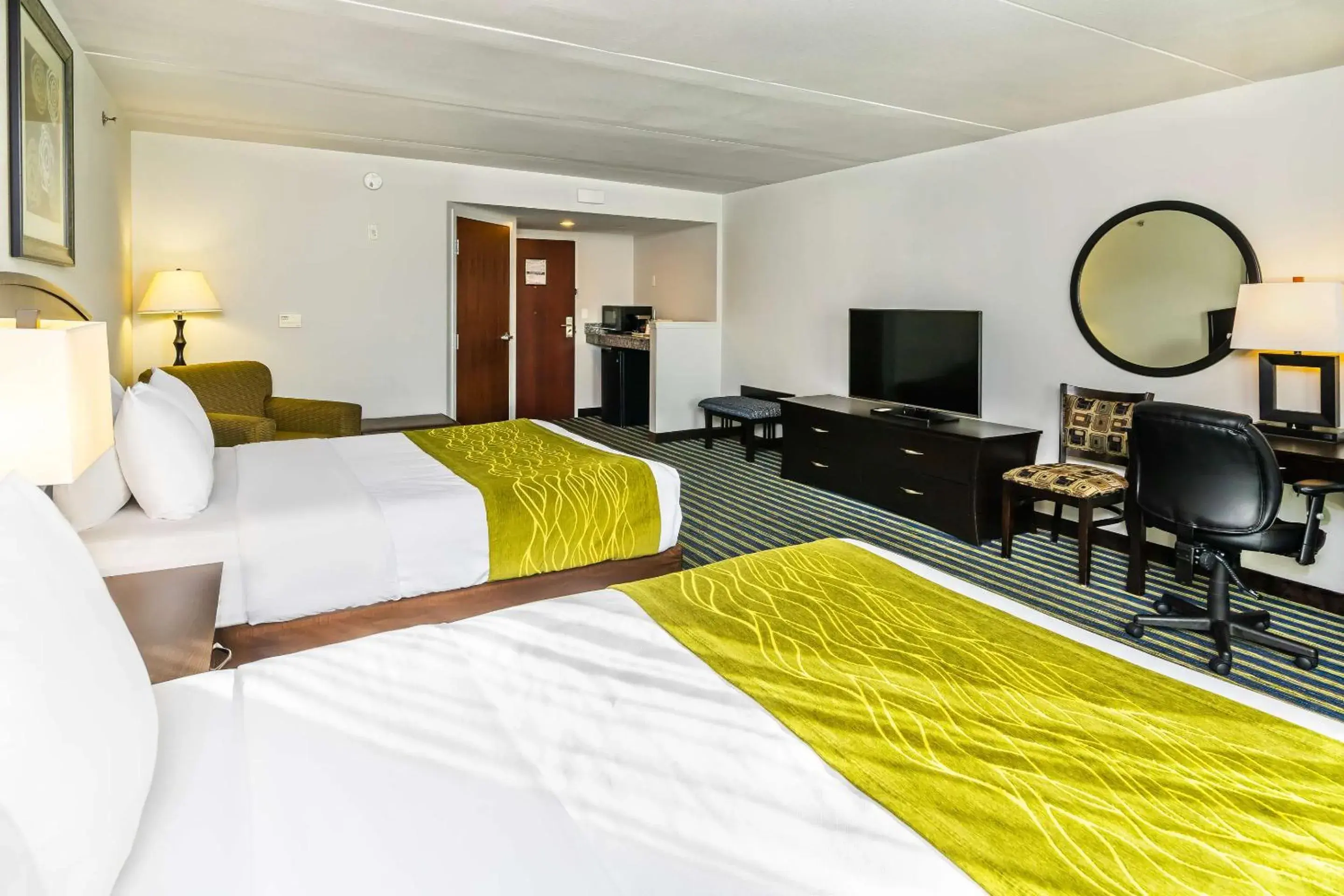 Bedroom, Bed in Comfort Inn & Suites Bedroom, Bed in Comfort Inn & Suites